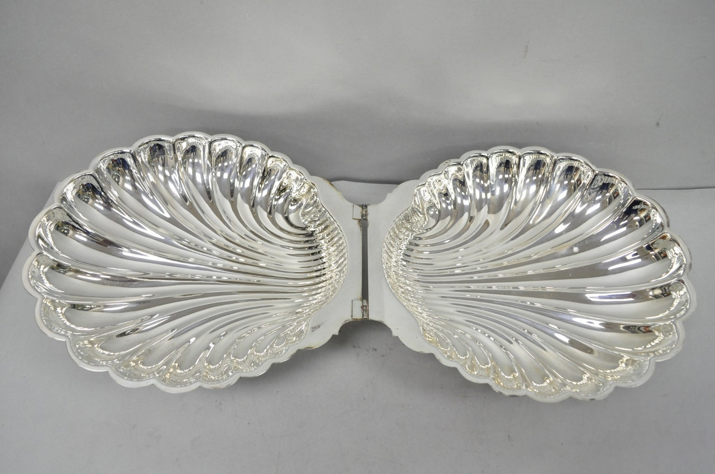 Vintage Eaton Silver Co Regency Silver Plated Clam Shell Warmer w Dolphin Handle