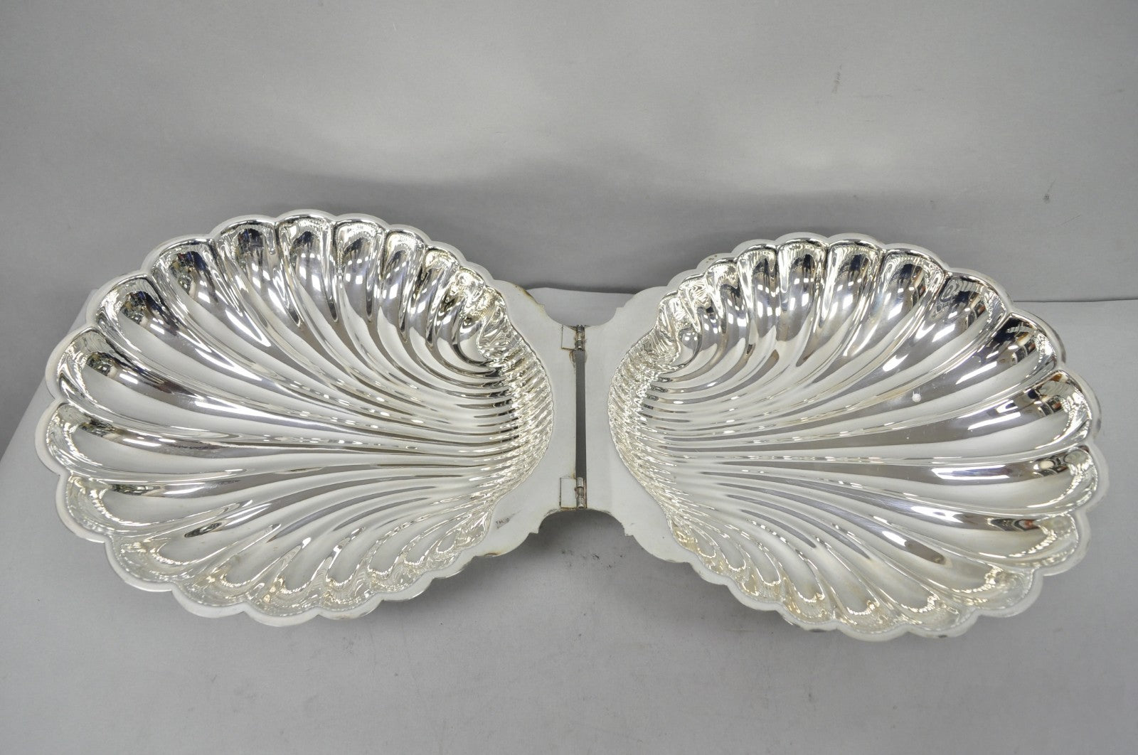 Vintage Eaton Silver Co Regency Silver Plated Clam Shell Warmer w Dolphin Handle