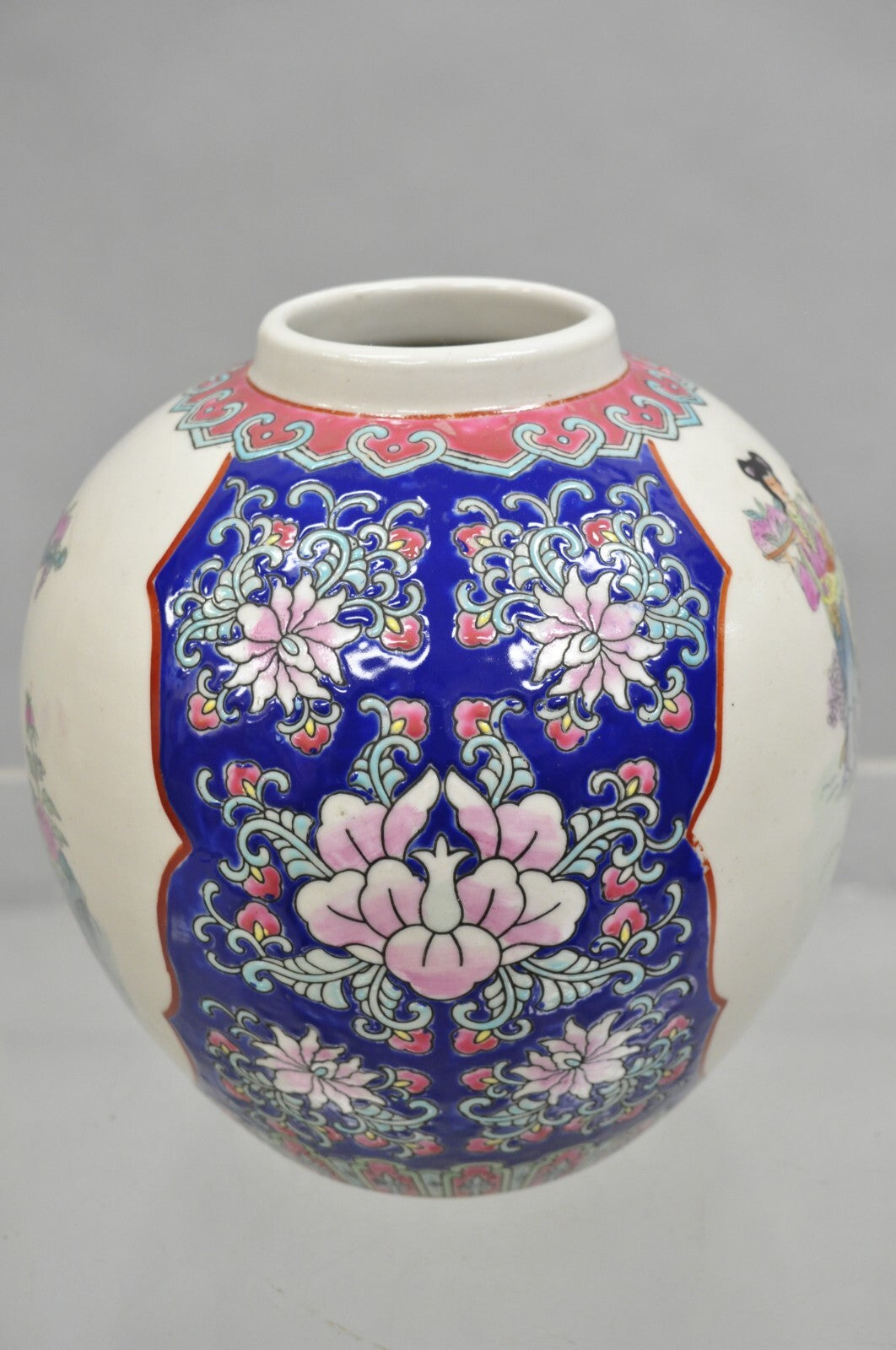 Vintage Chinese Ceramic Porcelain Oriental 9" Bulbous Jardiniere Vase w/ Figures