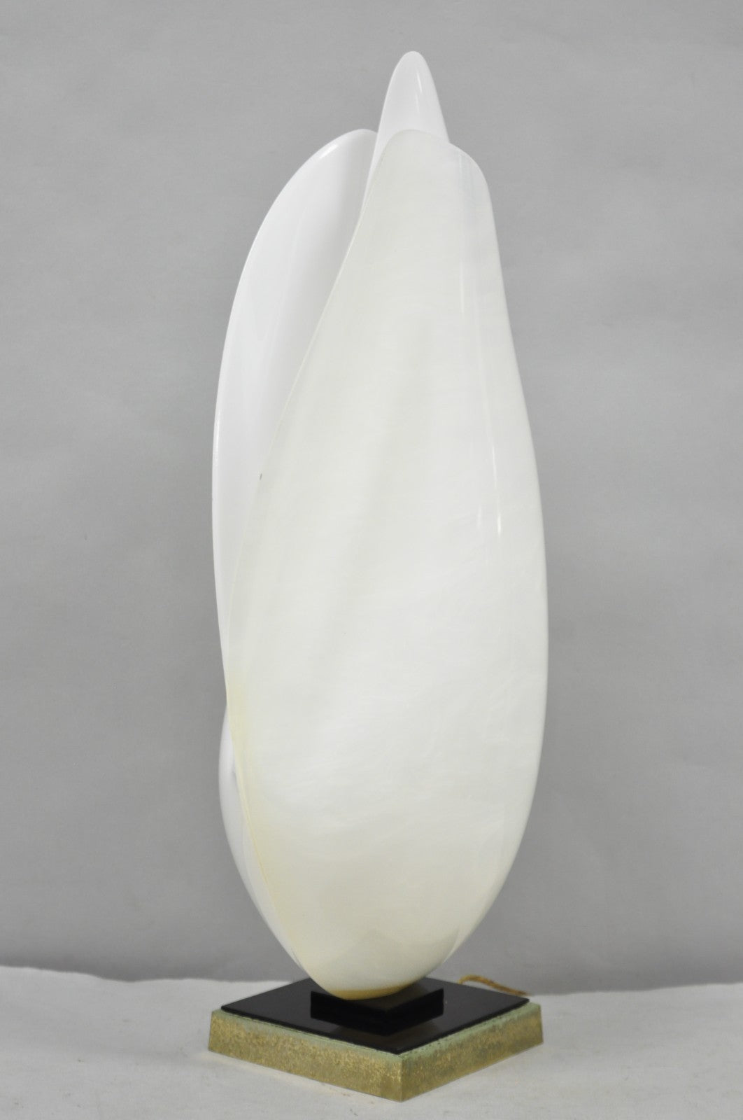 Vintage Roger Rougier White Acrylic Clam Shell Mid Century Modern Table Lamp