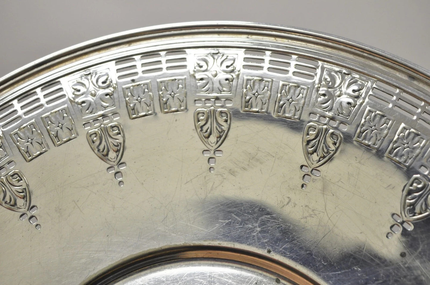 Antique Wallingford Silver Plated Victorian 10" Round Decorated Dish Platter