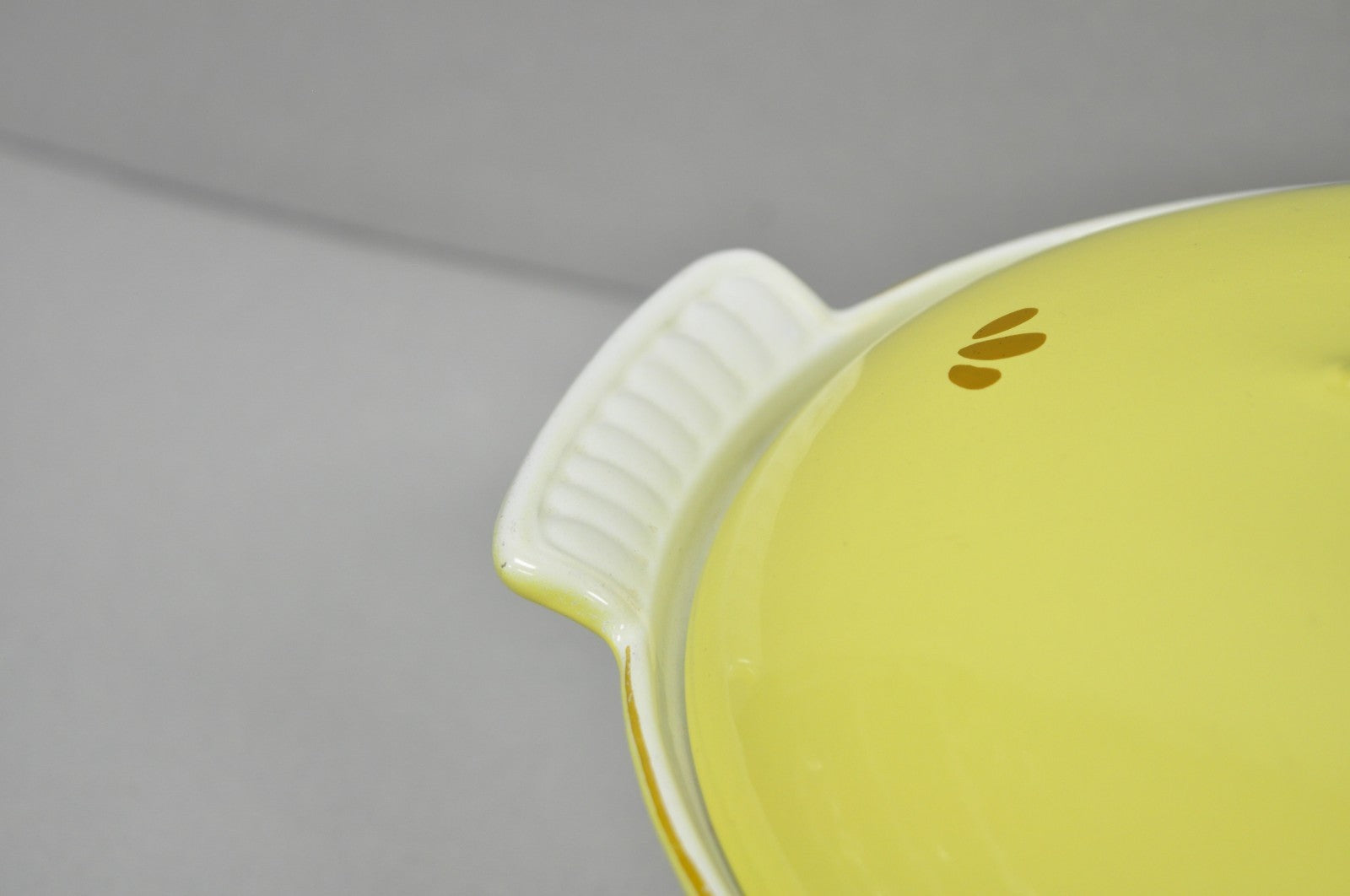 Vintage Dru Holland Yellow Tulip Enameled Cast Iron Dutch Oven Oval Pot