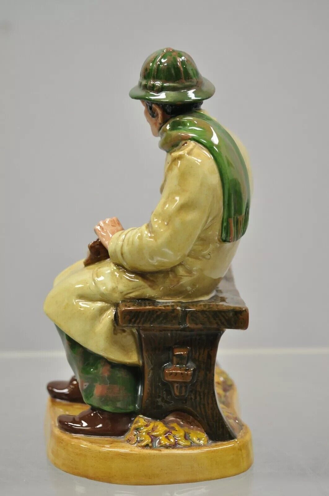 1972 Royal Doulton Lunchtime Figurine NH 2485 Old Man Feeding Squirrels