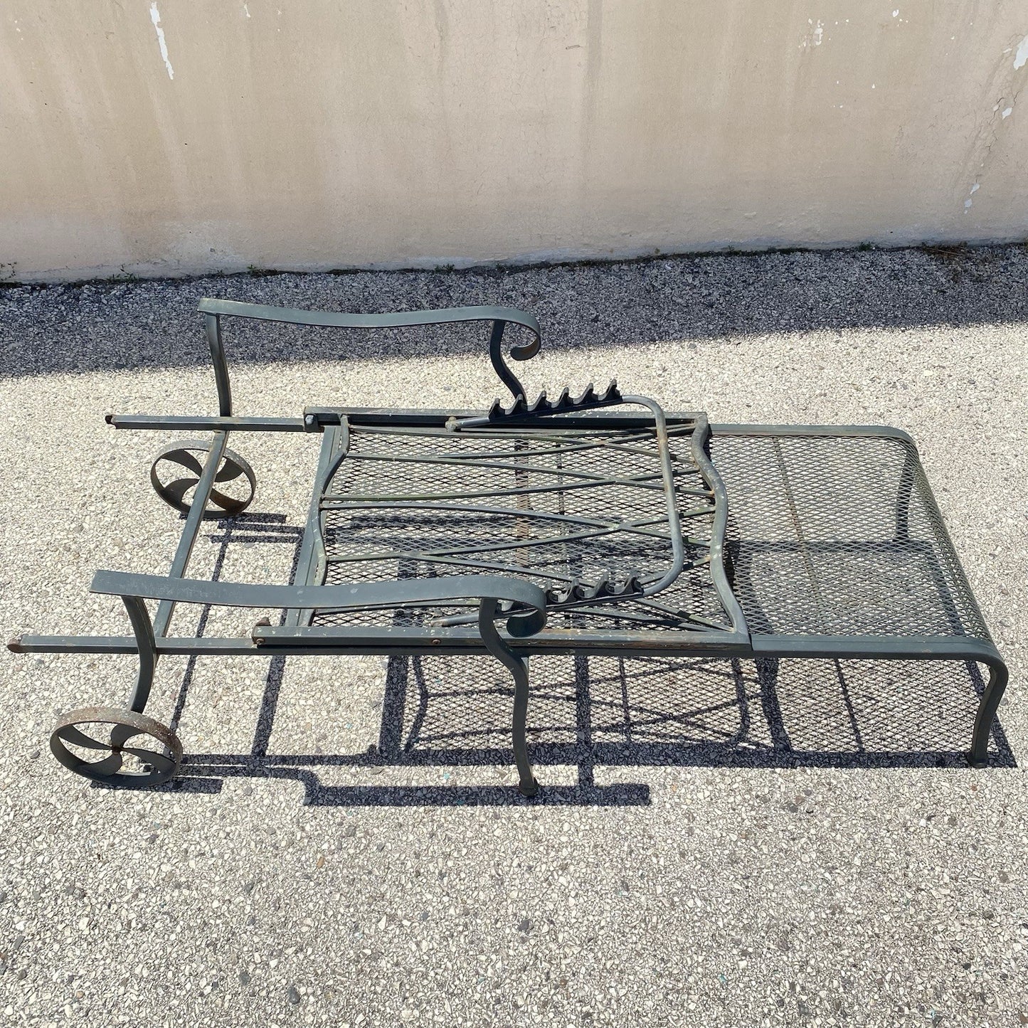Woodard Style Wrought Iron Green Lattice Back Garden Patio Chaise Lounge Chair