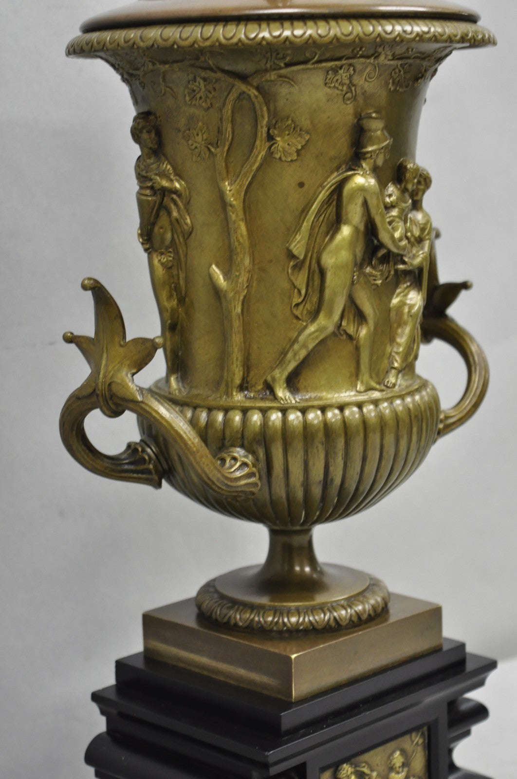 Antique Clodion French Neoclassical Figural Bronze Trophy Cup Urn Table Lamp