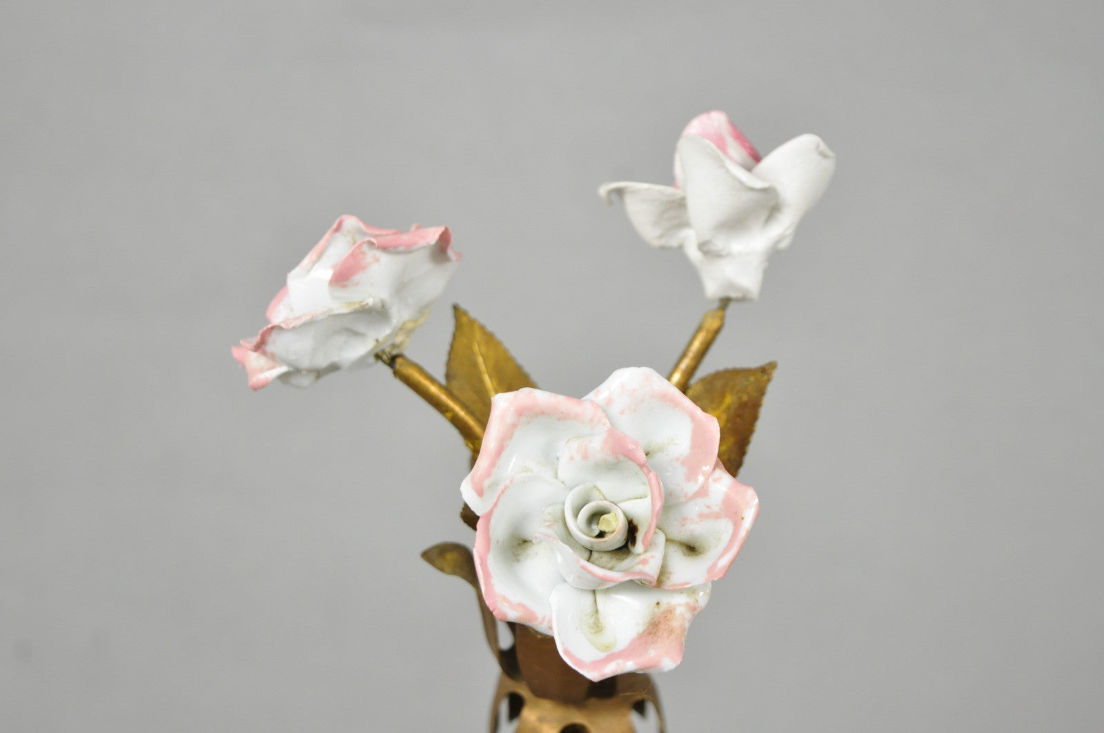 Vintage Italian Hollywood Regency Gold Tole Metal 4 Tier Lighted Etagere Curio