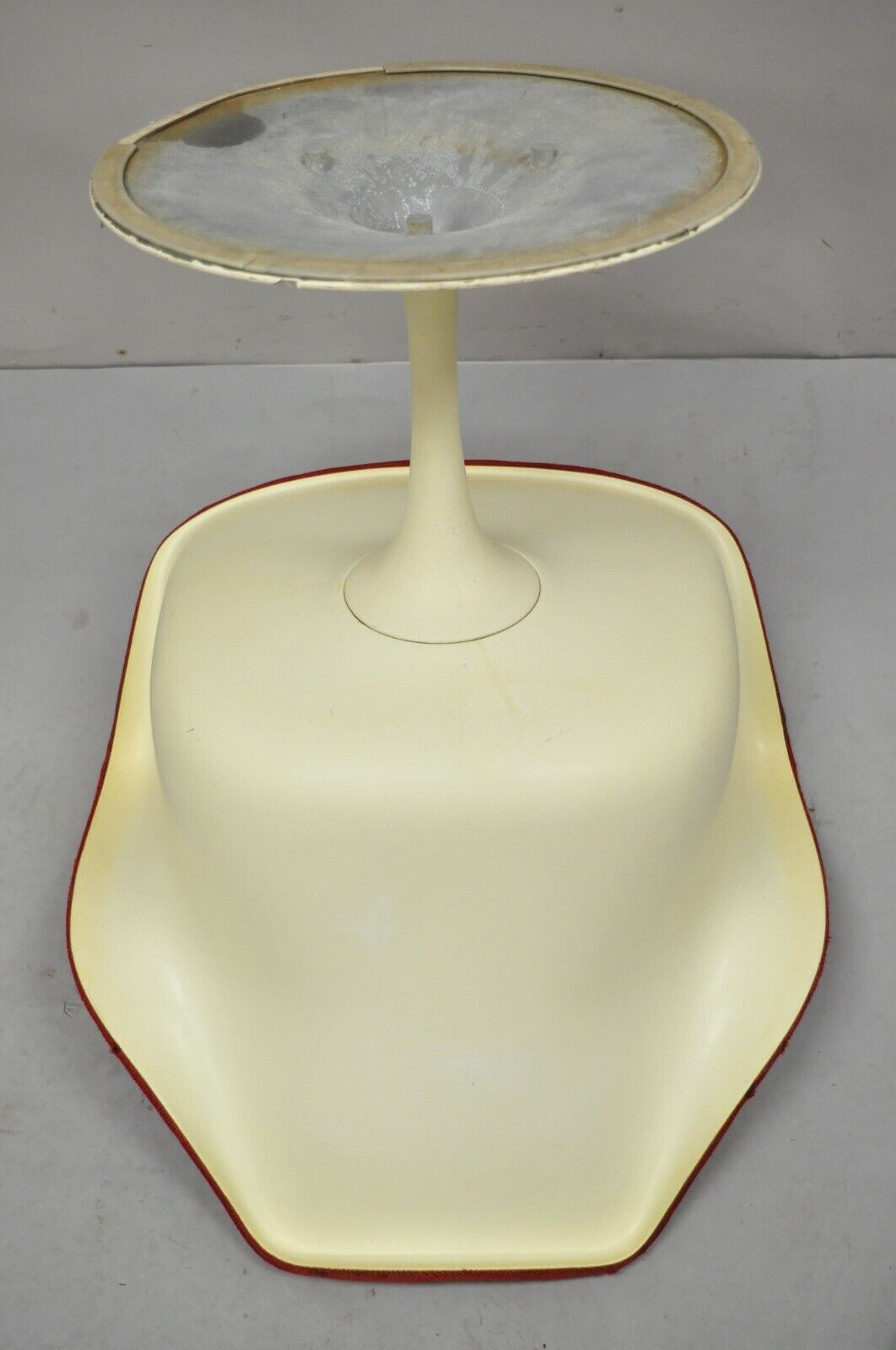 Vintage Knoll Eero Saarinen Red Upholstered Fiberglass Tulip Arm Chair