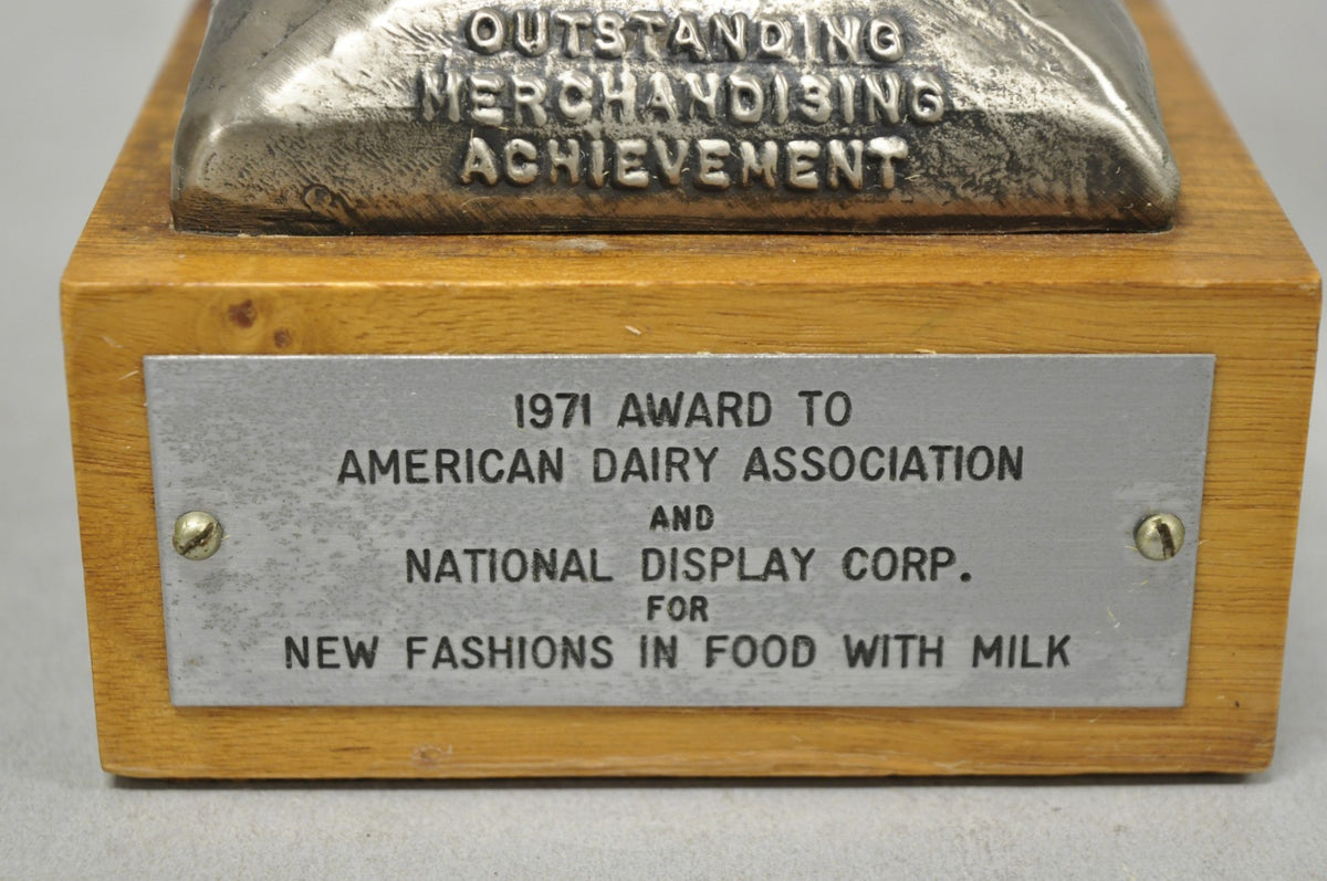 Vintage 1970s POPAI OMA Store Display Award Trophy Native American Chief Figure