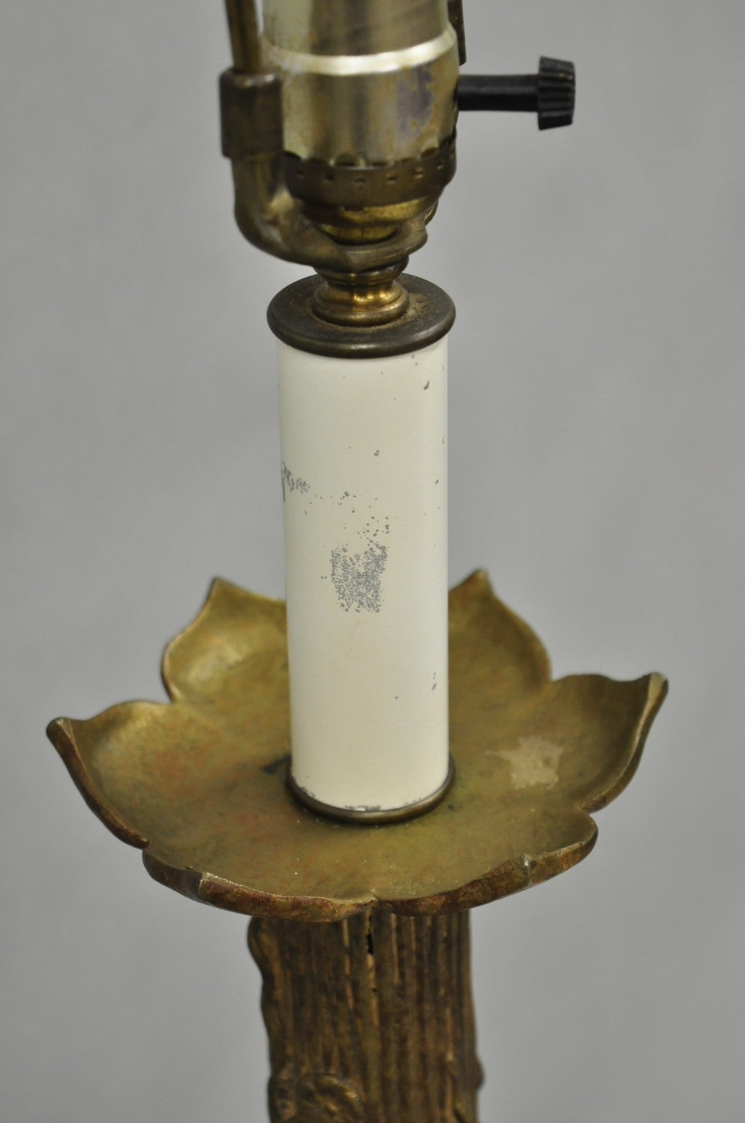 Vintage Italian Hollywood Regency Gold Gilt Metal Lotus & Vine Leaf Table Lamp