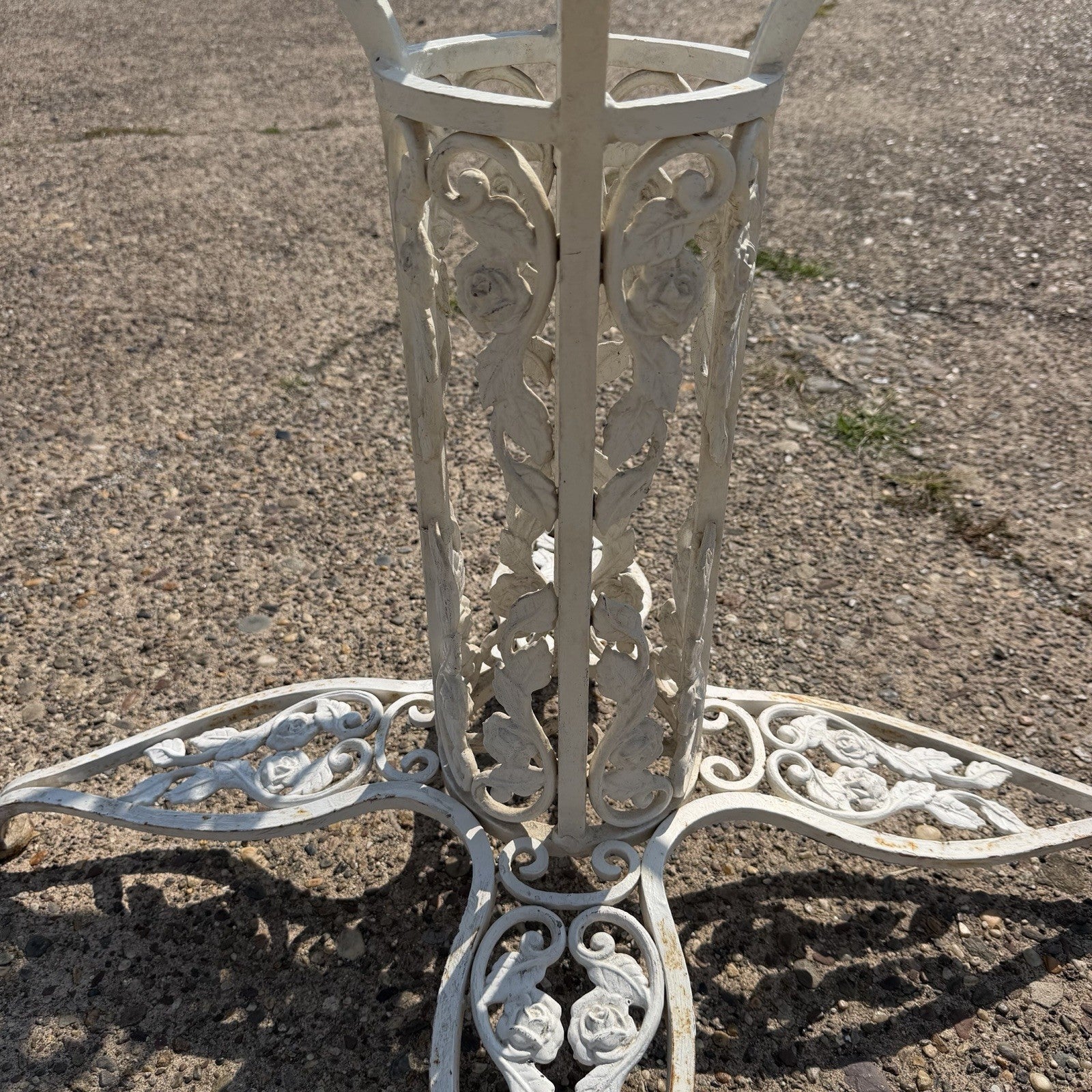 Vintage Russell Woodard Orleans Wrought Iron Pedestal Base Patio Dining Table