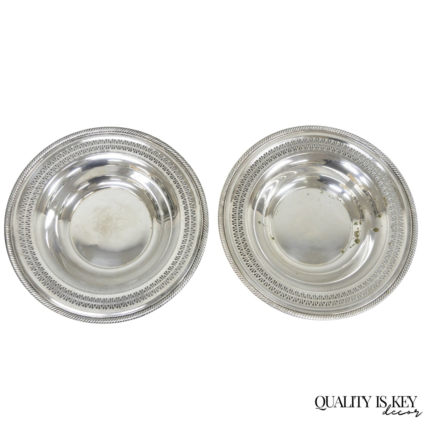 Vintage WM Rogers 835 Silver Plated Round Collection Plate Serving Dish - a Pair