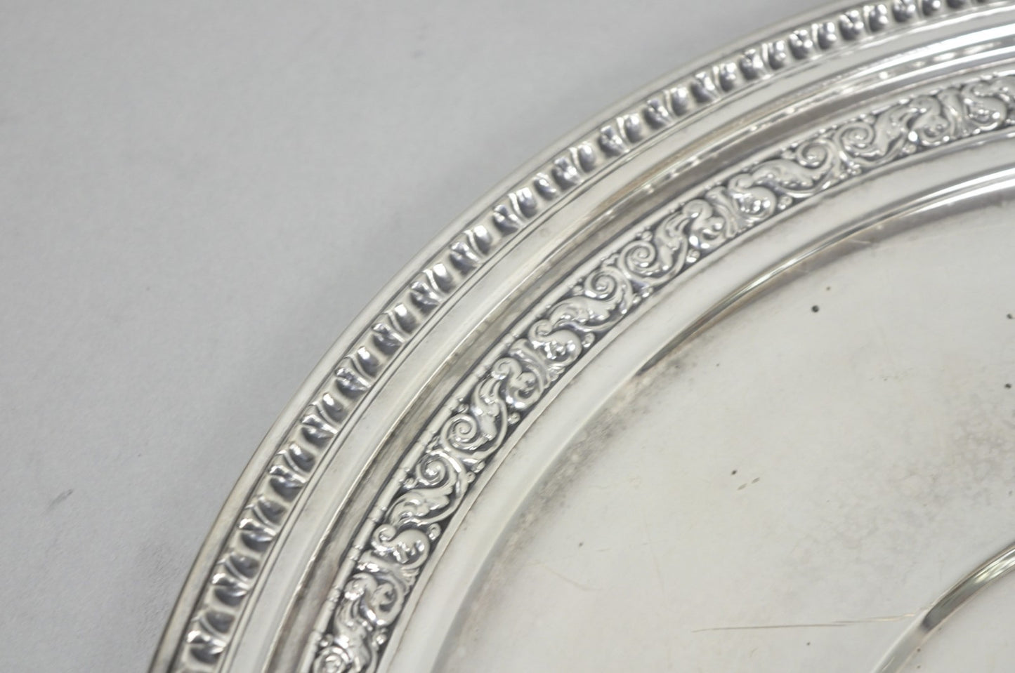Vintage Reed & Barton 1241 Round Victorian Silver Plated Serving Platter Tray