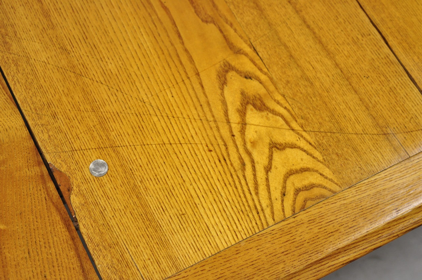 Antique English Victorian Oak & Elm Wood Round Extension Dining Table w 3 Leaves