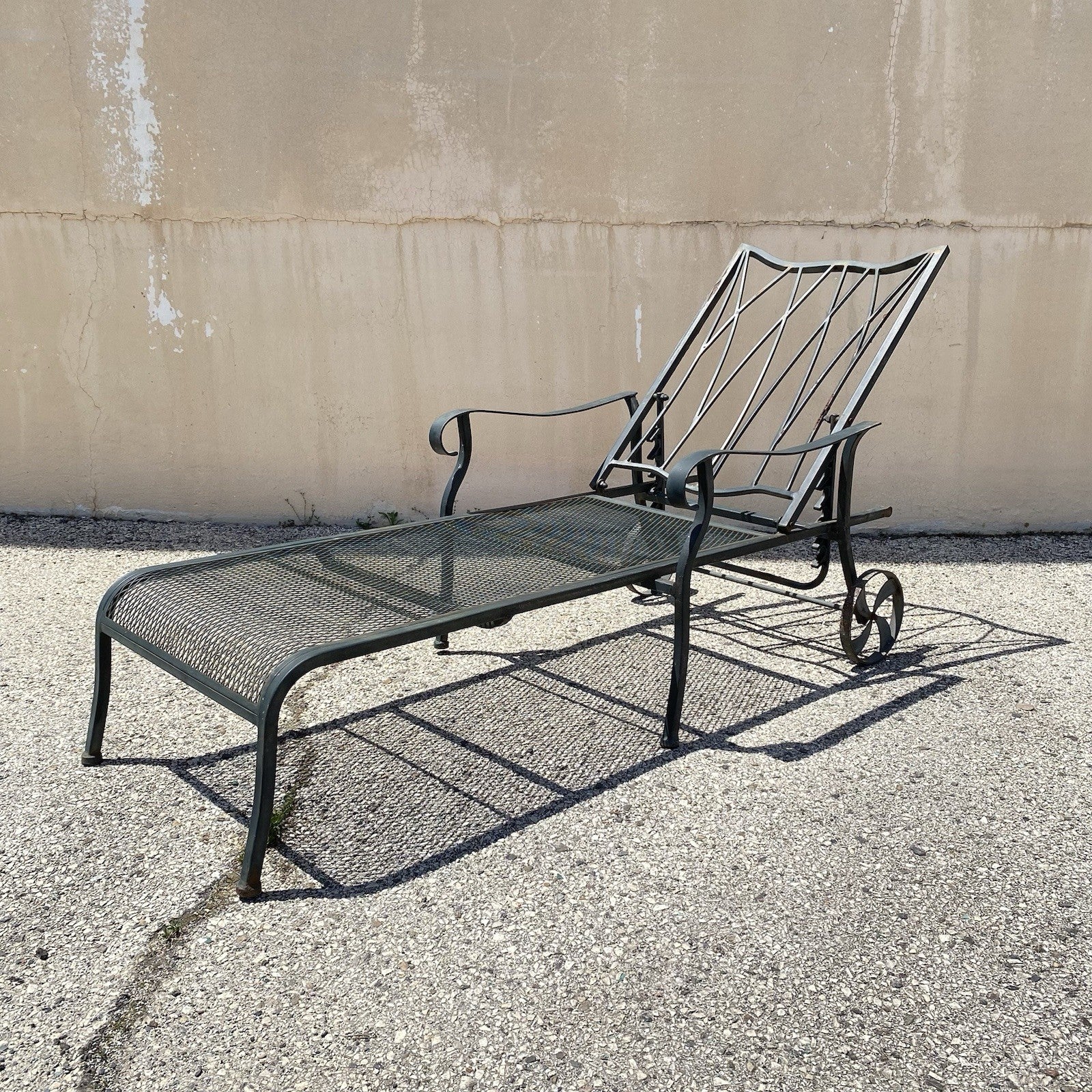 Woodard Style Wrought Iron Green Lattice Back Garden Patio Chaise Lounge Chair