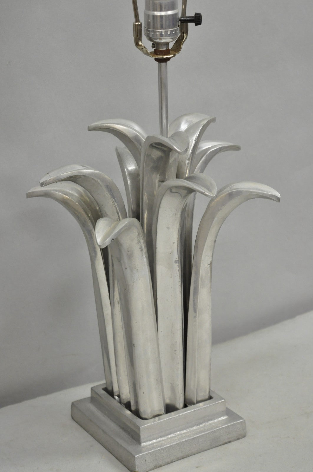 Vintage Mid Century Modern Cast Aluminum Palm Leaf Metal Sculptural Table Lamp