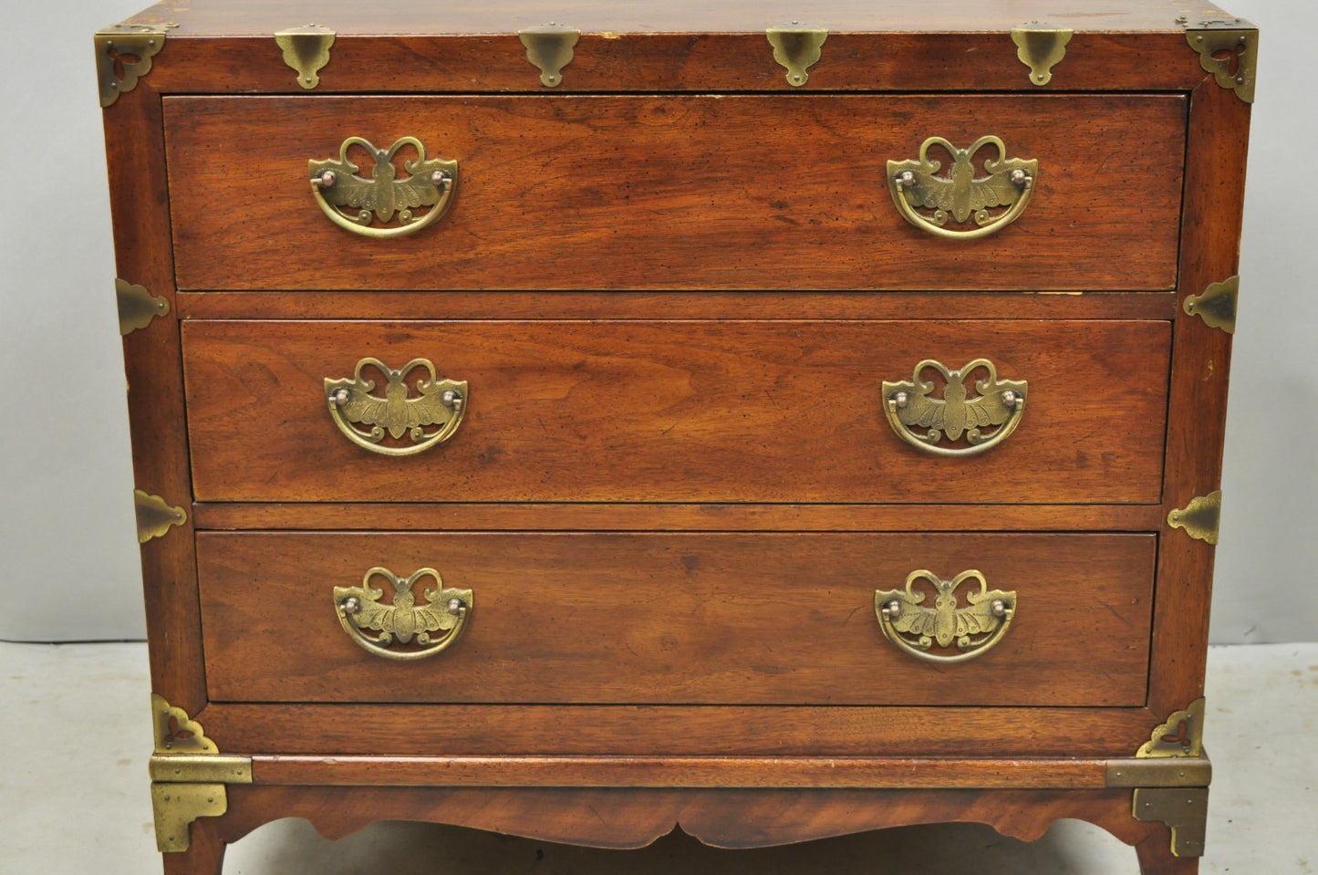 Henredon Pan Asian Chinoiserie Brass Butterfly 3 Drawer Campaign Chest Commode