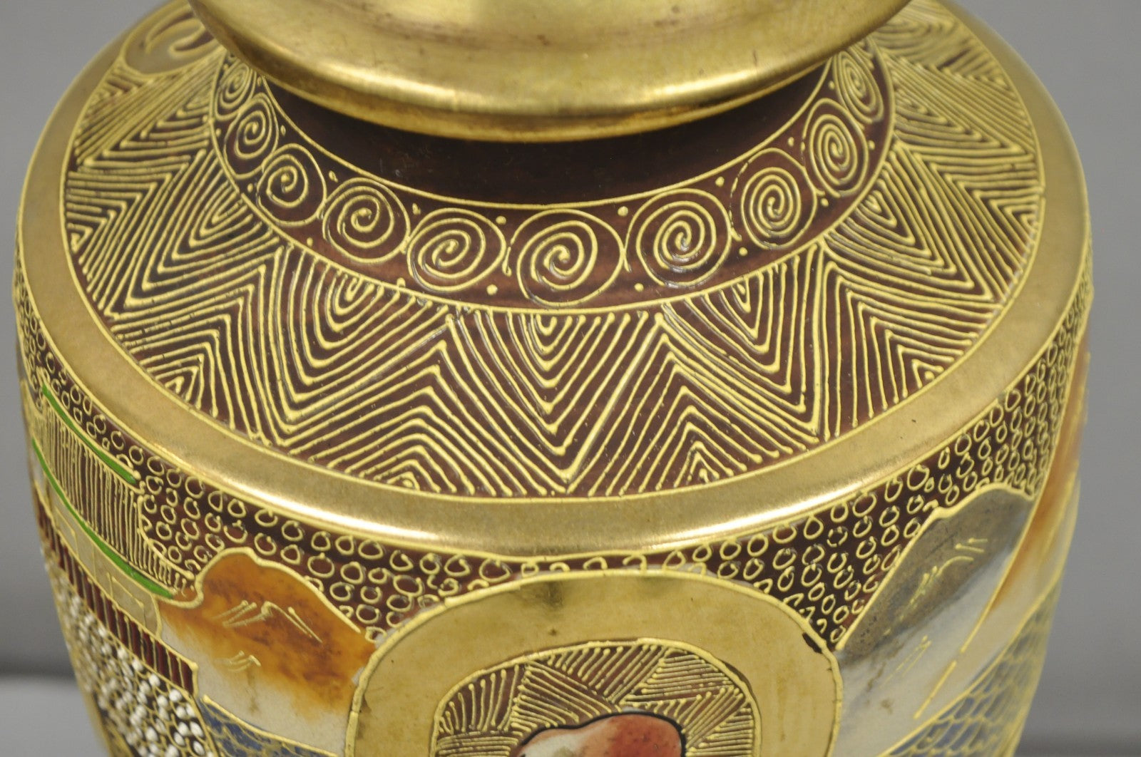Vintage Japanese Oriental Porcelain Satsuma Vase Gold Gilt Figural Table Lamp