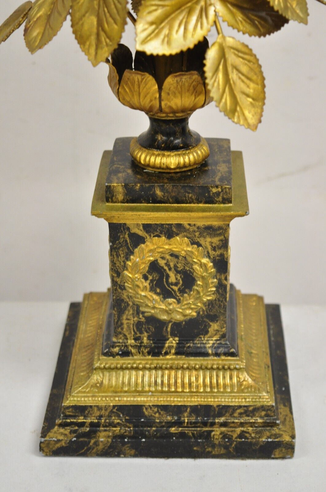 Vintage Italian Classical Leafy Foliate Gold Gilt Wreath Metal Table Lamp