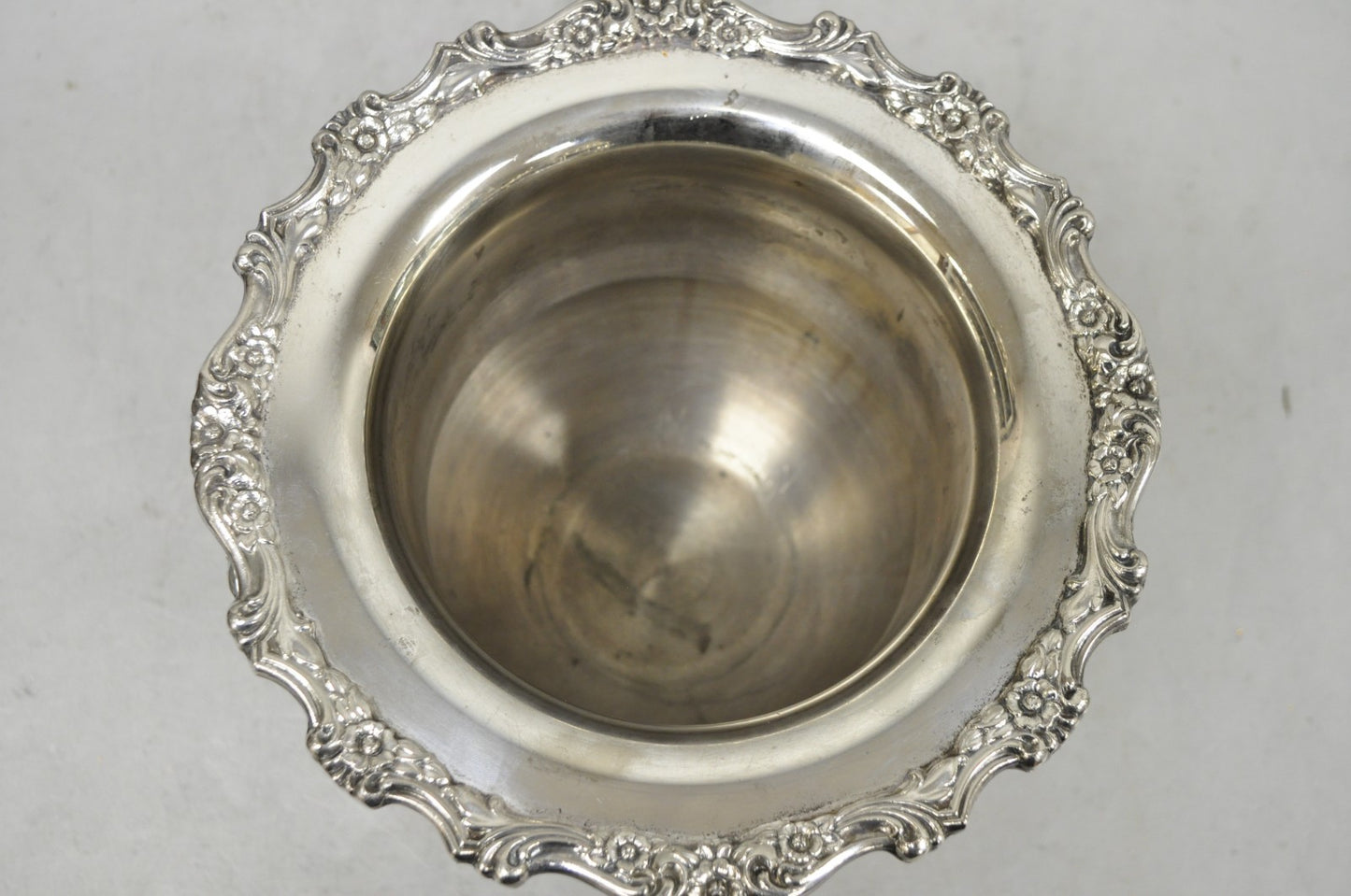 Vintage Oneida Silver Plated Trophy Cup Urn Champagne Chiller Bar Ice Bucket