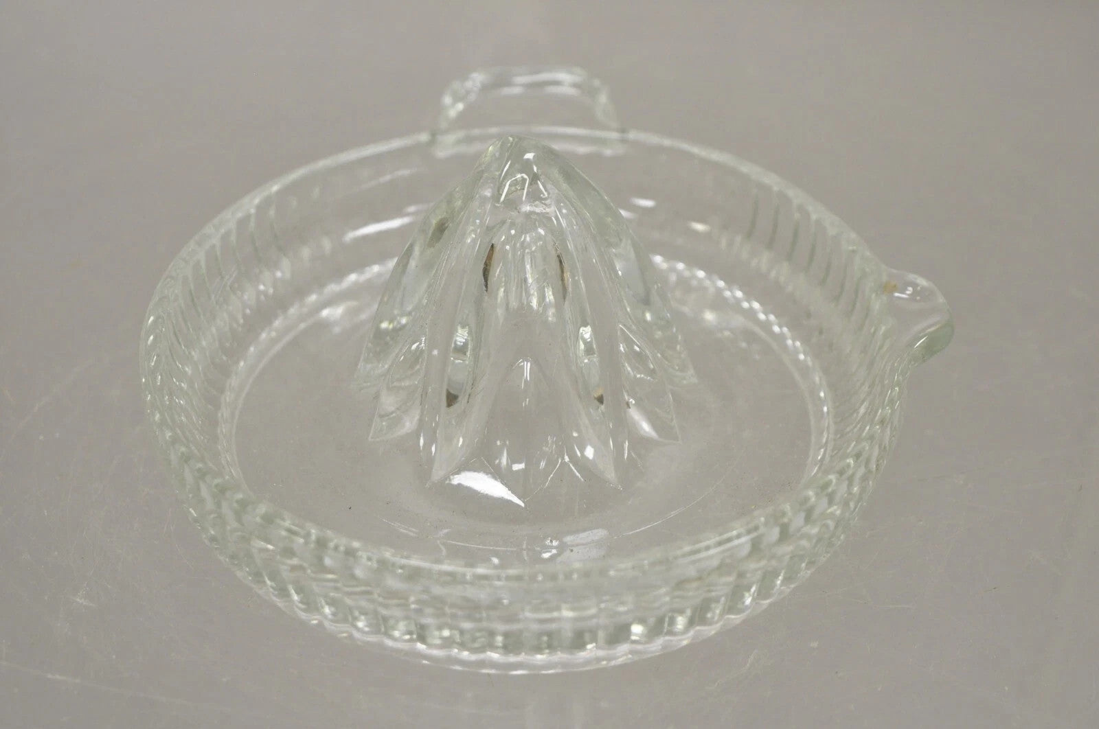 Vintage Art Deco Clear Glass Ribbed Hand Juicer Citrus Orange Handle & Lip