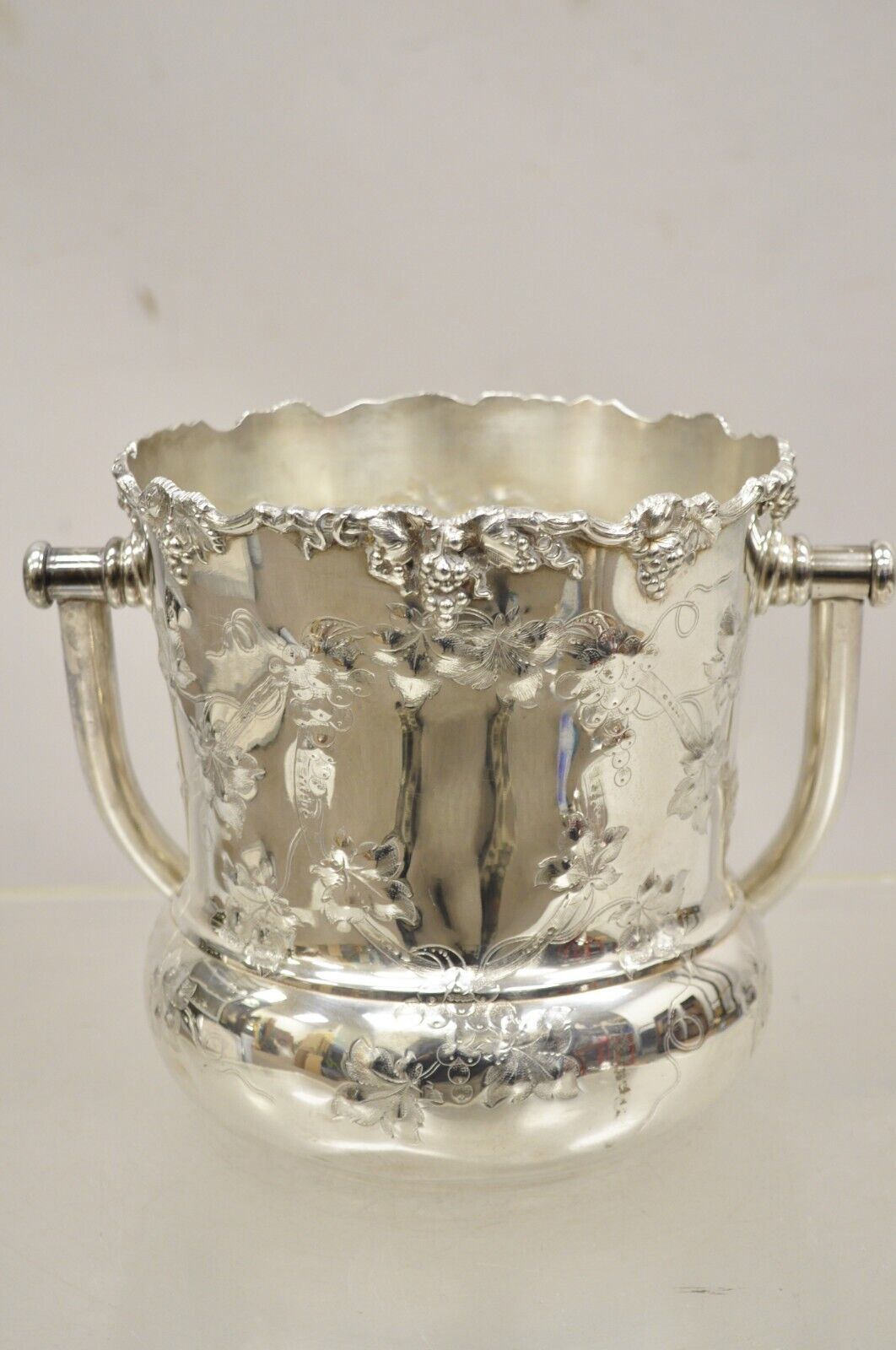 Antique BSCEP English Victorian Silver Plated  Grapevine Ice Bucket w Handle.