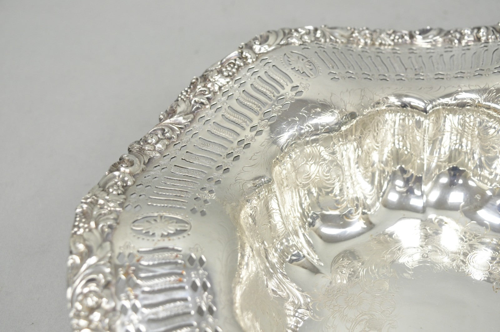 Webster Wilcox 3236C International Silver Plated Scalloped Centerpiece Bowl