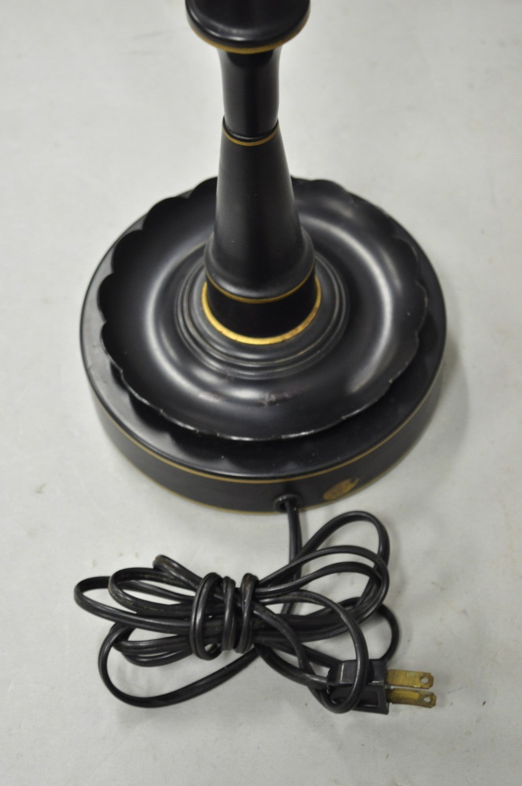 Vintage French Country Black Tole Metal Three Arm Candelabra Table Lamp w/ Shade