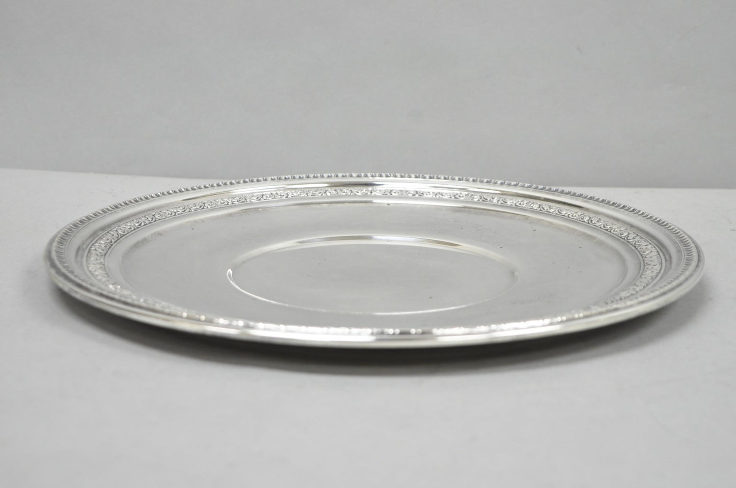 Vintage Reed & Barton 1241 Round Victorian Silver Plated Serving Platter Tray