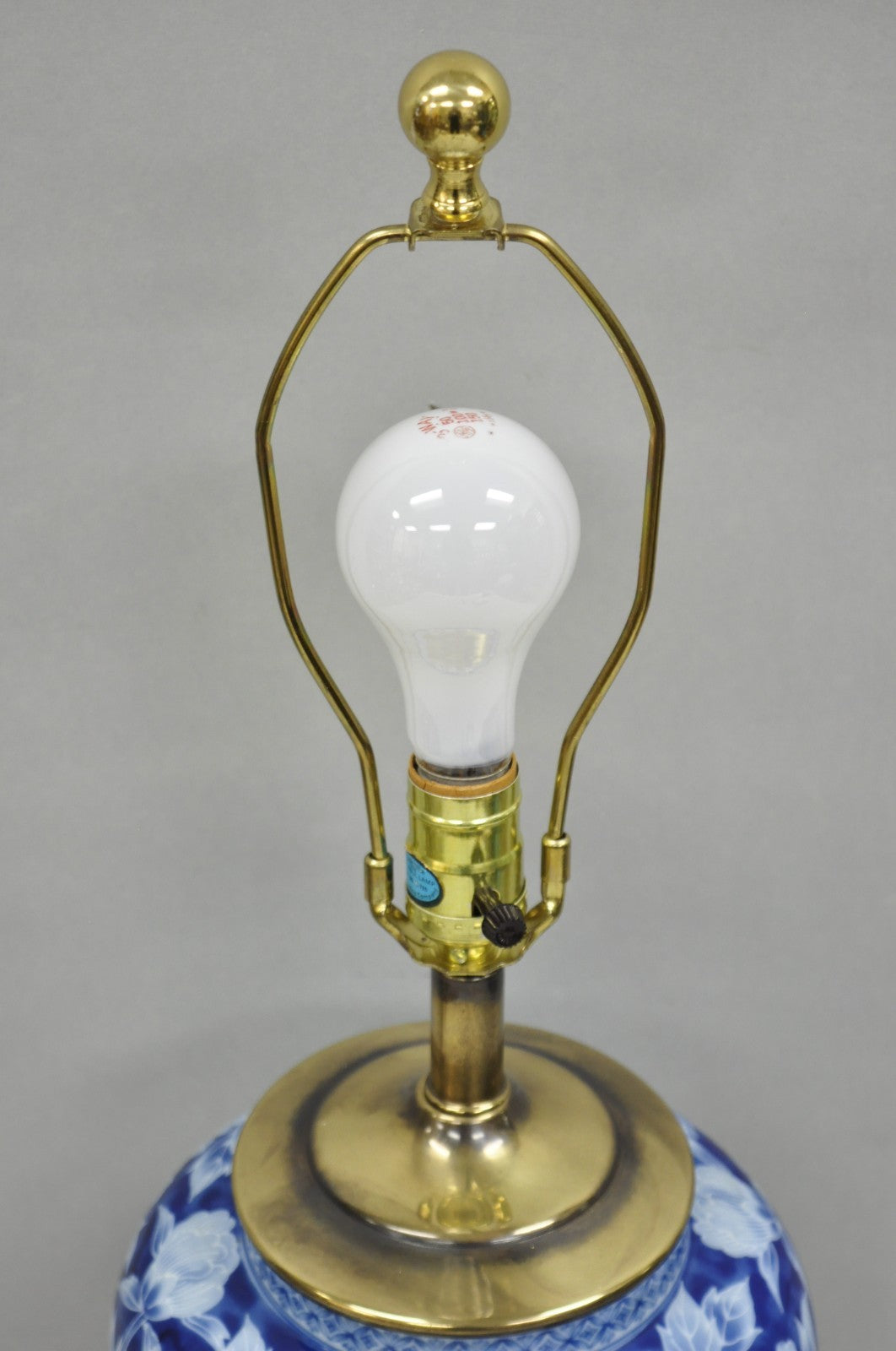 Vintage Chinoiserie Blue White Porcelain Flowers Oriental Ginger Jar Table Lamp