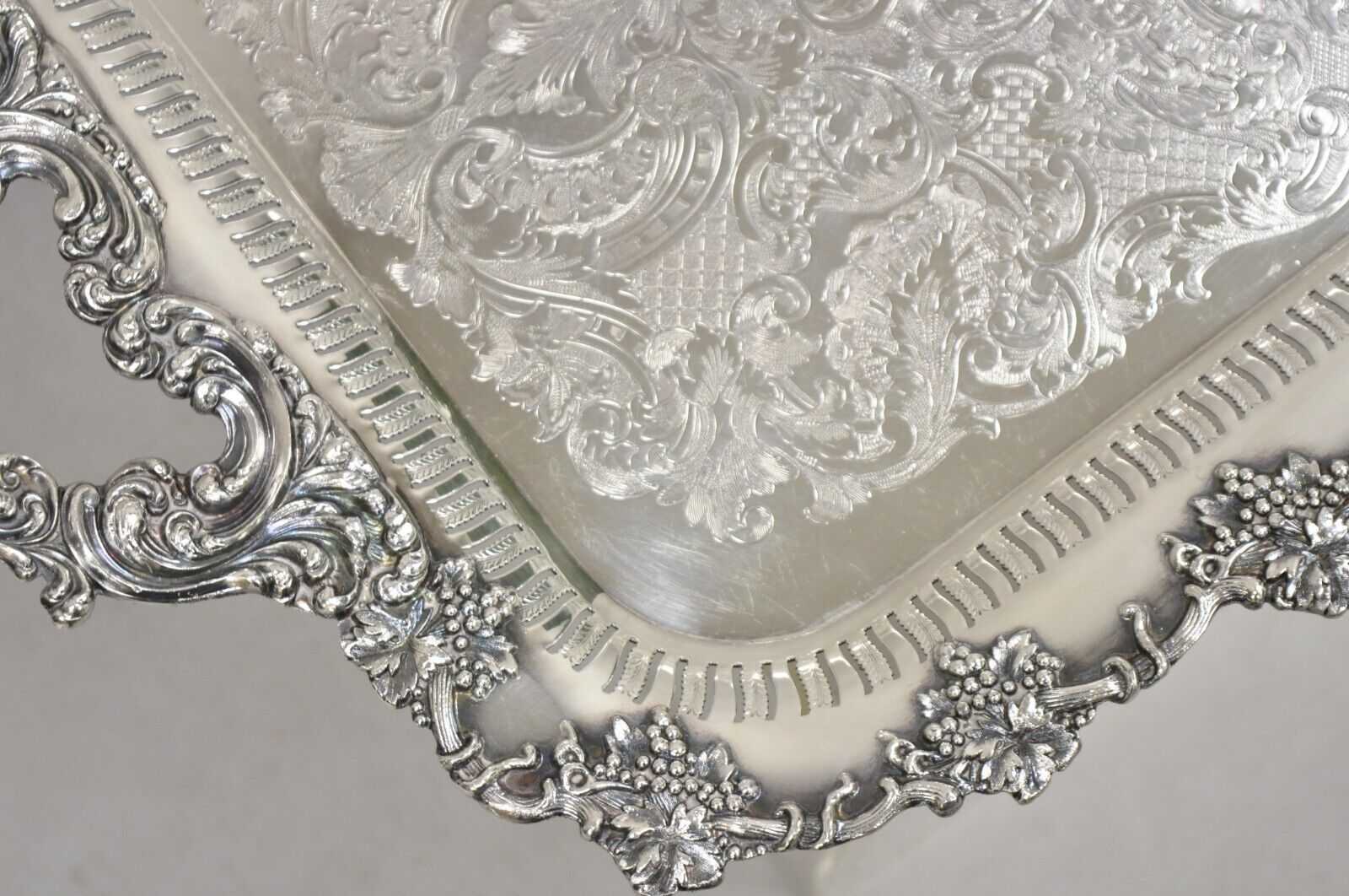 Antique Old English Repro 6589 Silver Plated Grapevine Serving Platter Tray