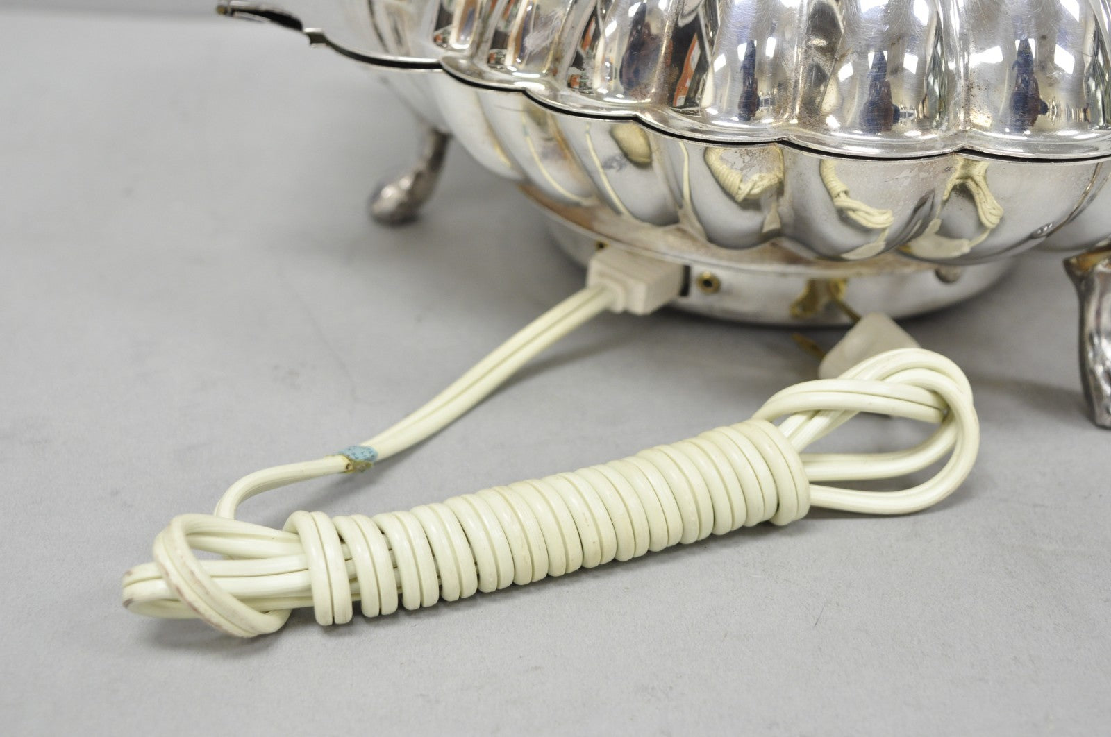 Vintage Eaton Silver Co Regency Silver Plated Clam Shell Warmer w Dolphin Handle