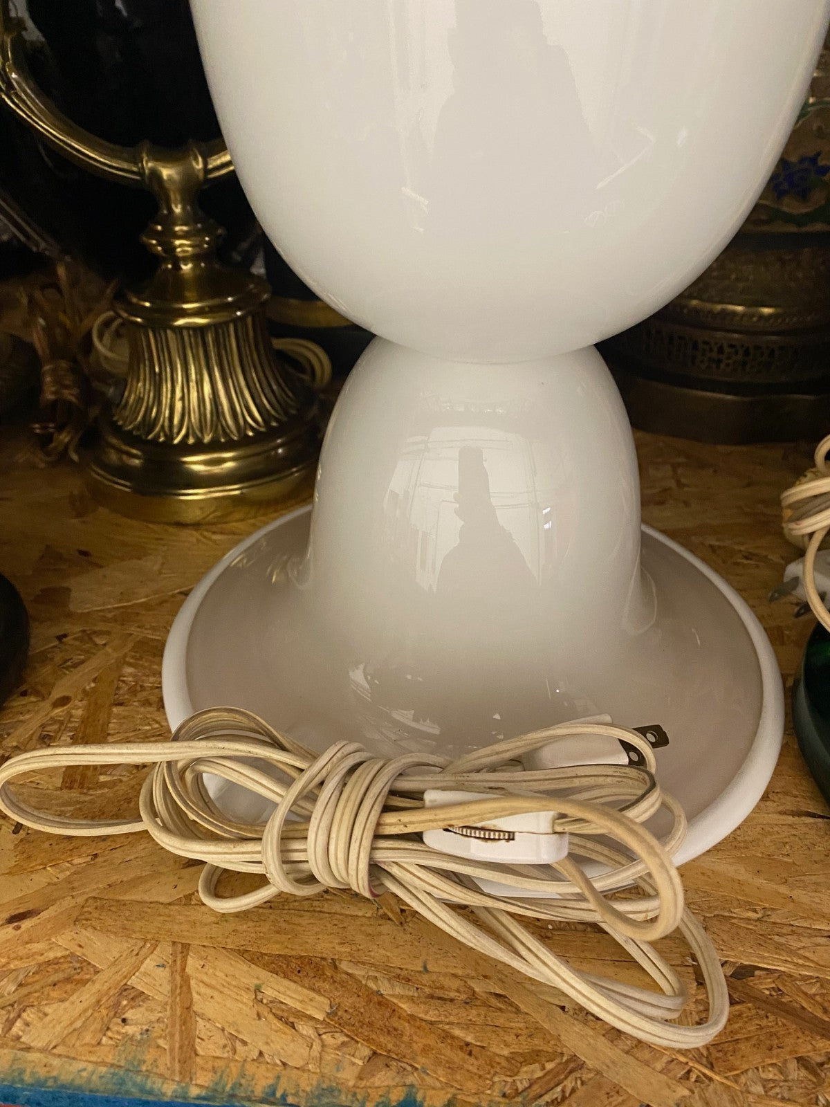 Vintage Italian Murano Mid Century Modern White Glass Handkerchief Table Lamp