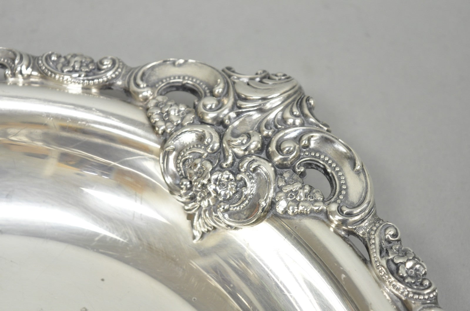 Vintage Wallace Baroque Silver Plated Round Twin Handle Serving Platter Bar Tray