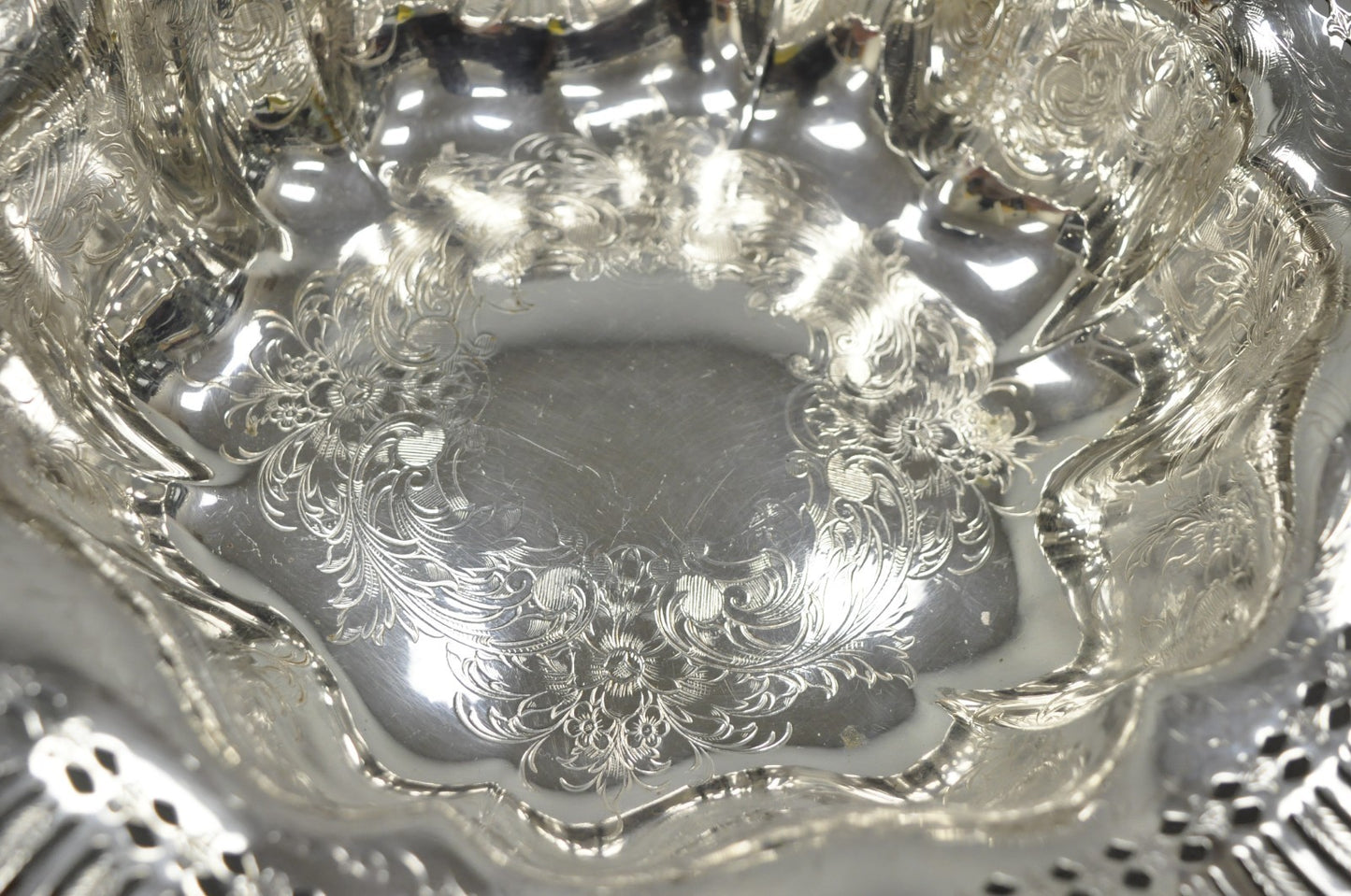 Webster Wilcox 3236C International Silver Plated Scalloped Centerpiece Bowl