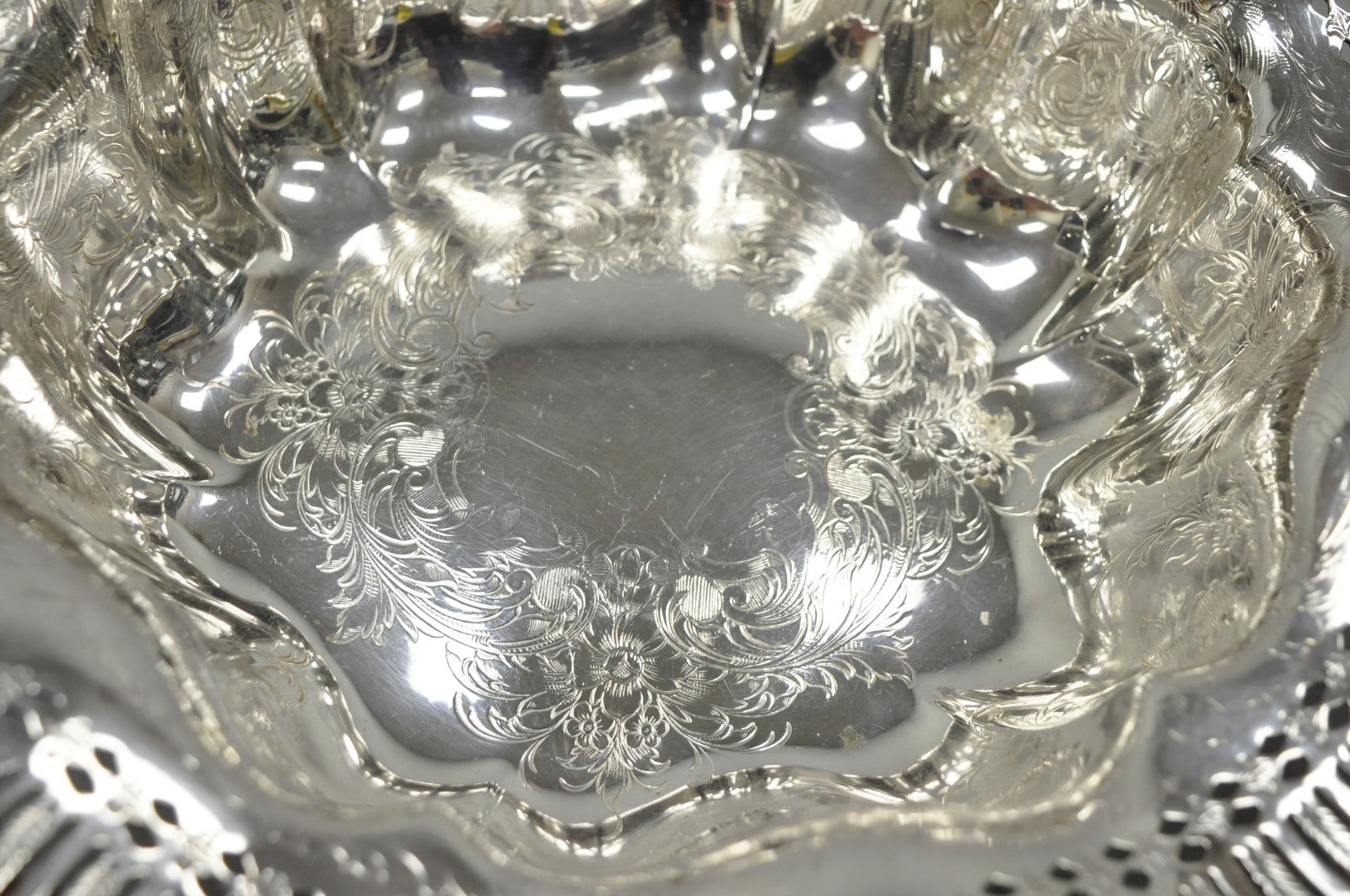 Webster Wilcox 3236C International Silver Plated Scalloped Centerpiece Bowl