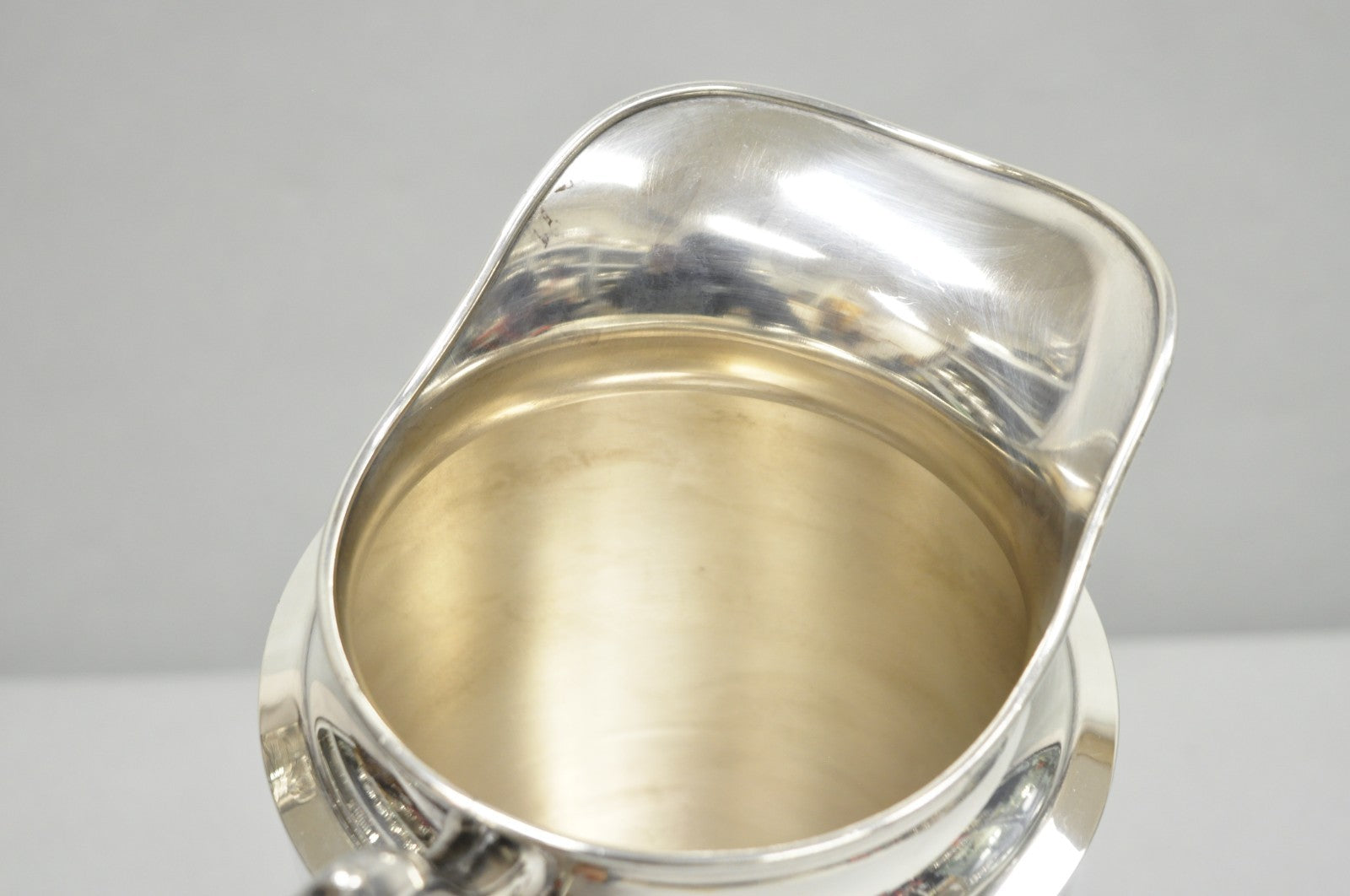 Vintage Oneida Briarcliff Victorian Silver Plated Water Pitcher