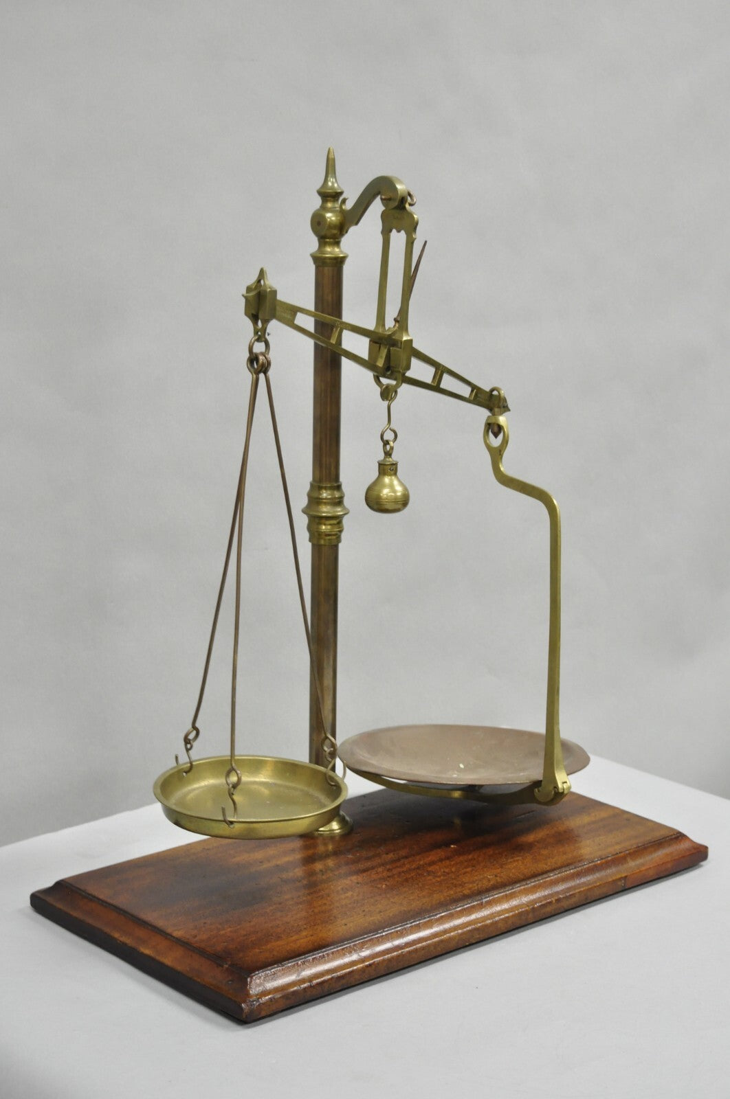 Antique W.& T. Avery English Victorian Brass & Mahogany Balance Beam Scale