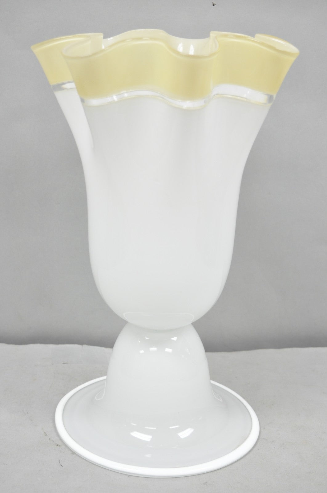 Vintage Italian Murano Mid Century Modern White Glass Handkerchief Table Lamp