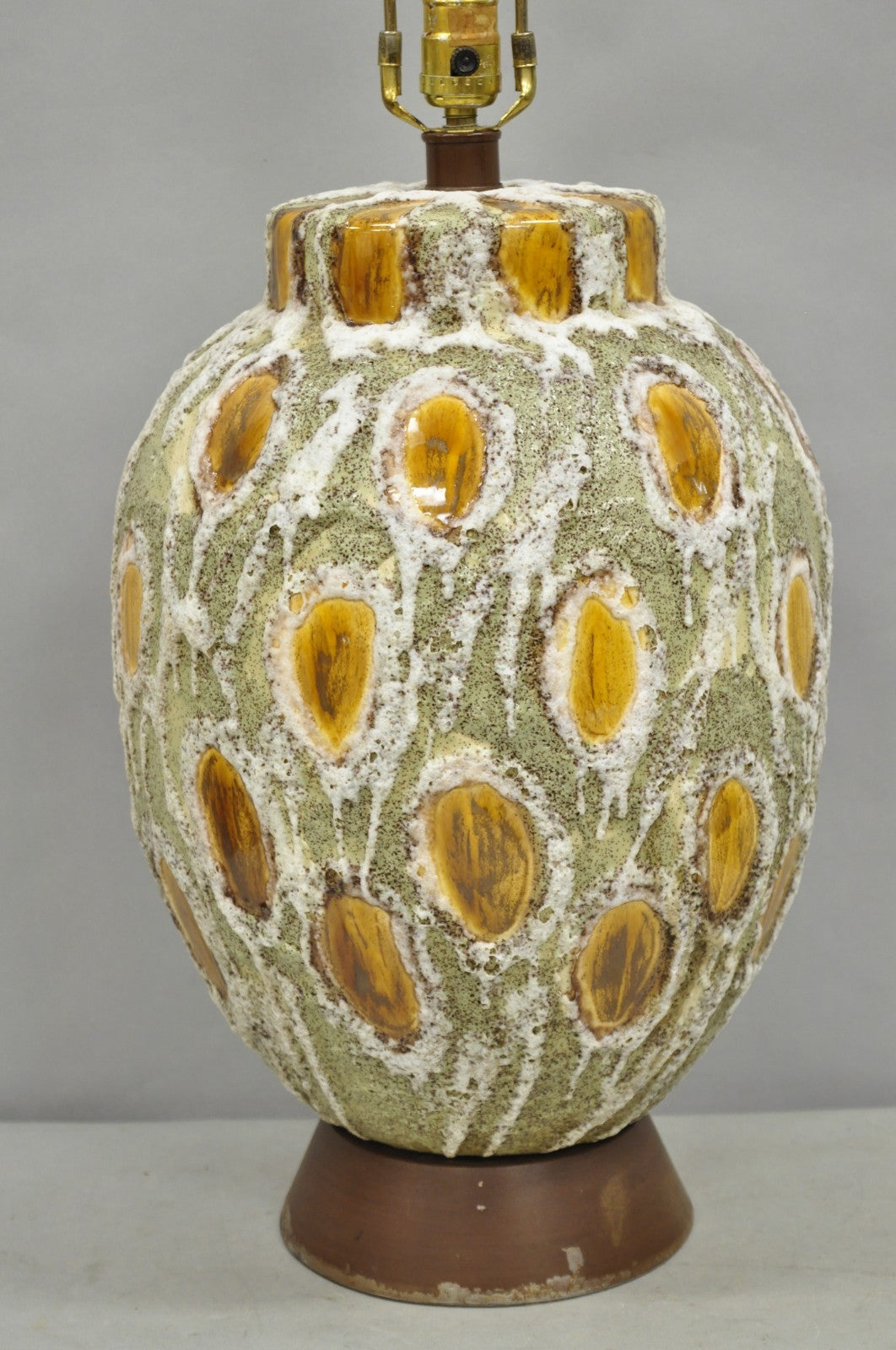 Vintage Mid Century Modern Green Bulbous Ceramic Pottery "Tigers Eye" Table Lamp