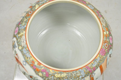 Vintage Chinese Export Porcelain Bulbous Vase with Figural Scenes