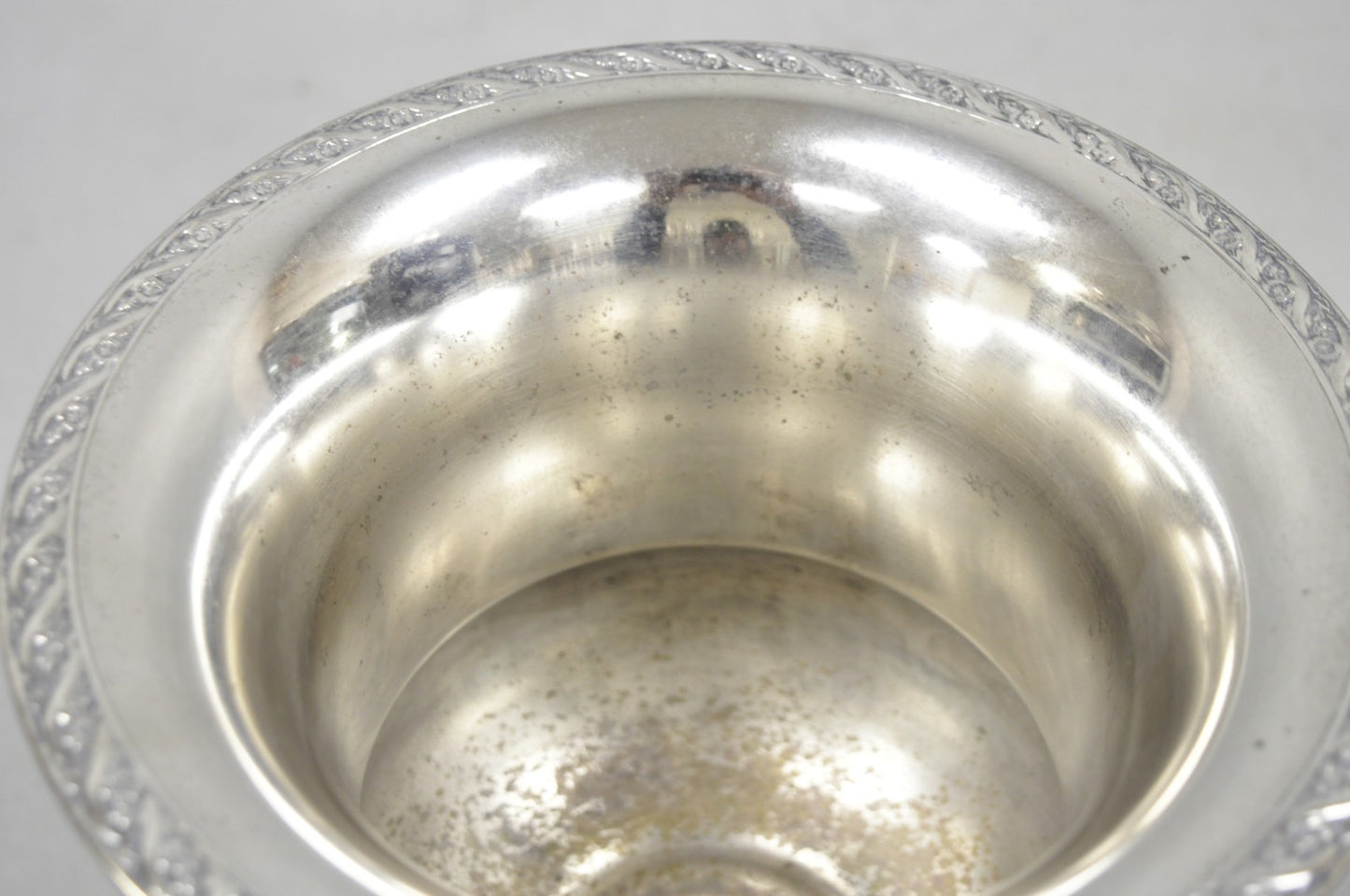 WM Rogers & Son 2051 Spring Flower Silver Plated Trophy Cup Champagne Chiller