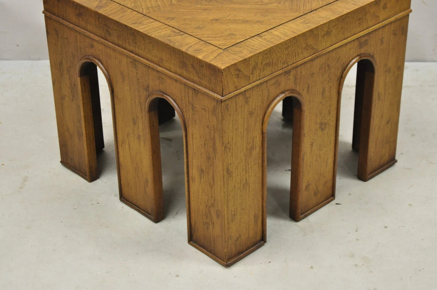 Vintage Drexel Wellington Arched Hollywood Regency Burl Wood Pedestal Side Table