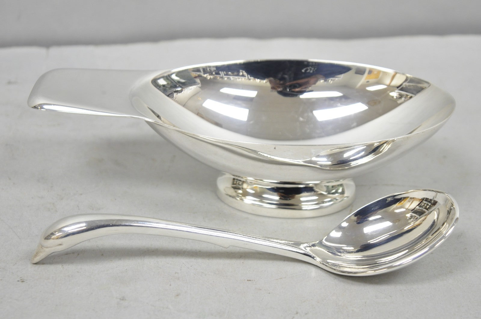 Christofle France Gallia Silver Plated Figural Gravy Sauce Boat w/ Swan Spoon