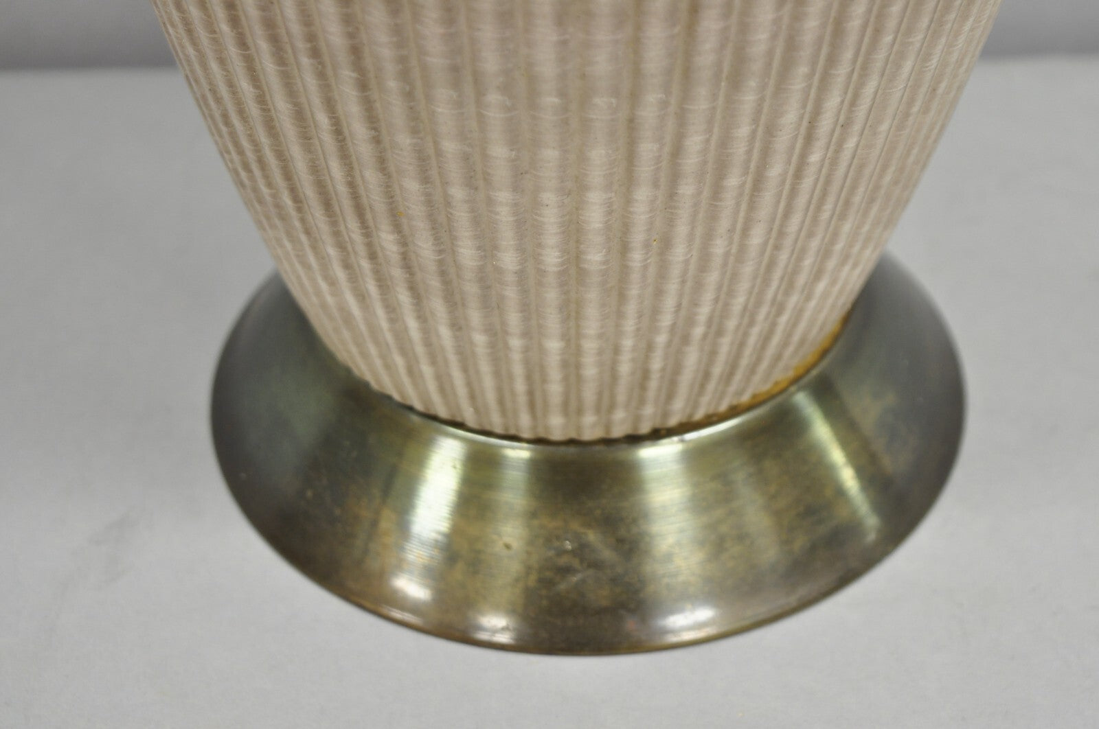 Vintage Mid Century Modern Beige Sculptural Ceramic Pottery Ribbed Table Lamp