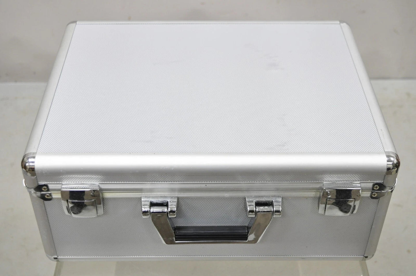 Modern Silver Aluminum Metal 17" Hard Case Storage Box Briefcase Carry On Bag