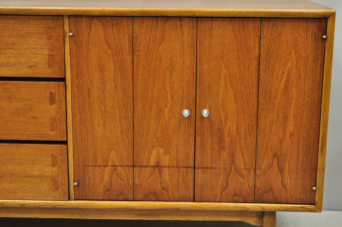 Vintage Lane Acclaim Mid Century Modern Walnut Dovetail Buffet Credenza Cabinet