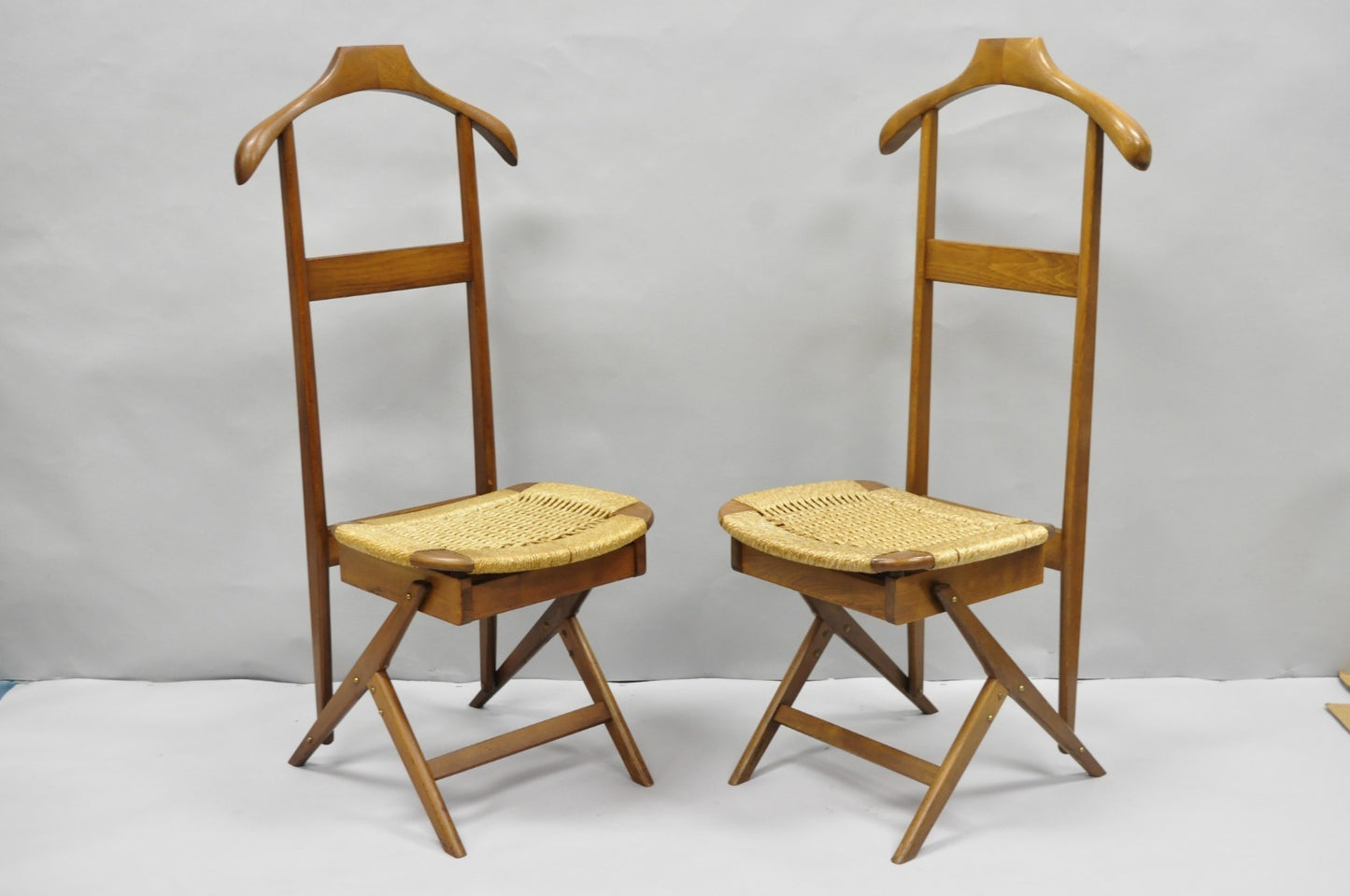 Vintage Mid Century Italian Modern Beech Wood Clothing Valet Chair Seat (A)