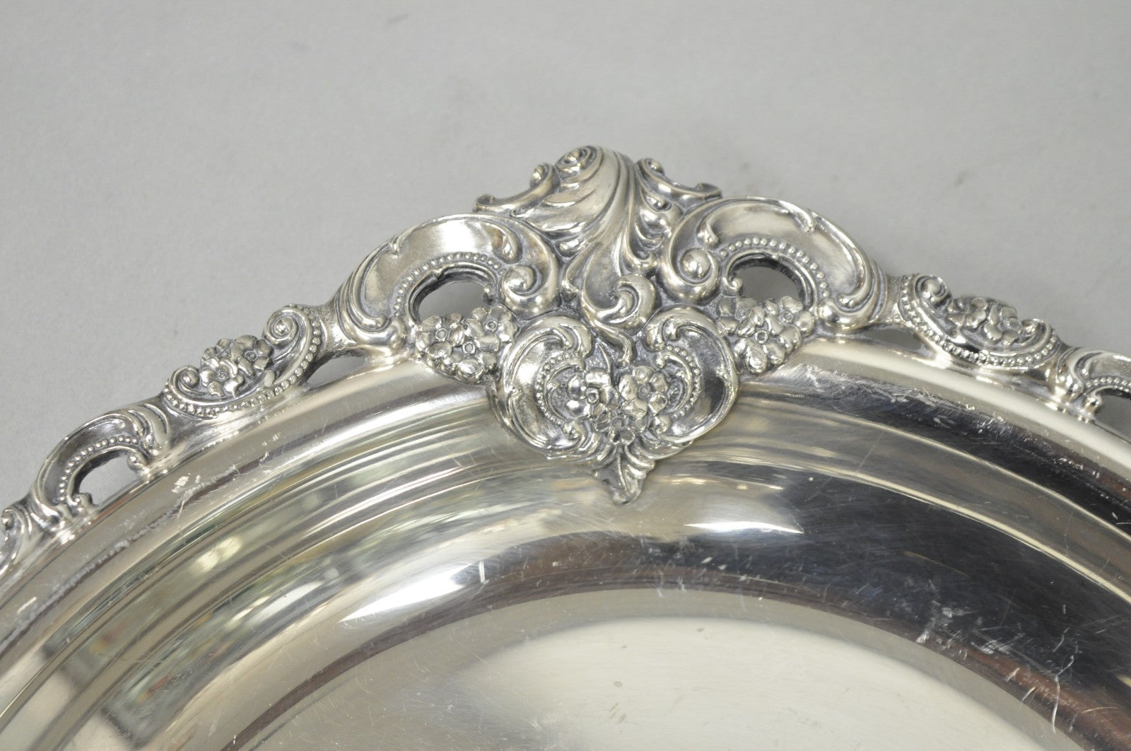 Vintage Wallace Baroque Silver Plated Round Twin Handle Serving Platter Bar Tray