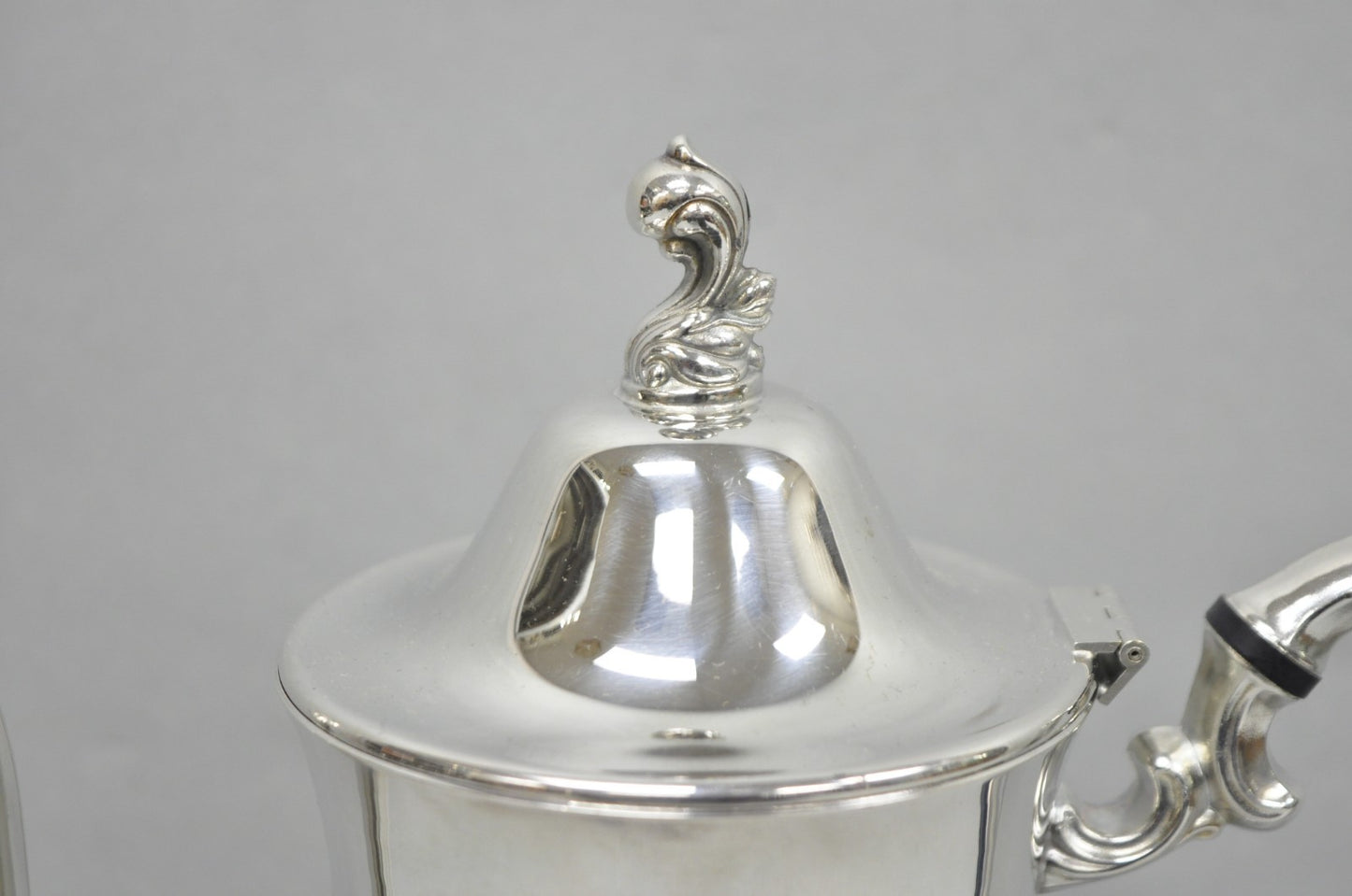 Vintage Oneida Victorian Style Silver Plated Victorian Teapot Coffee Pot