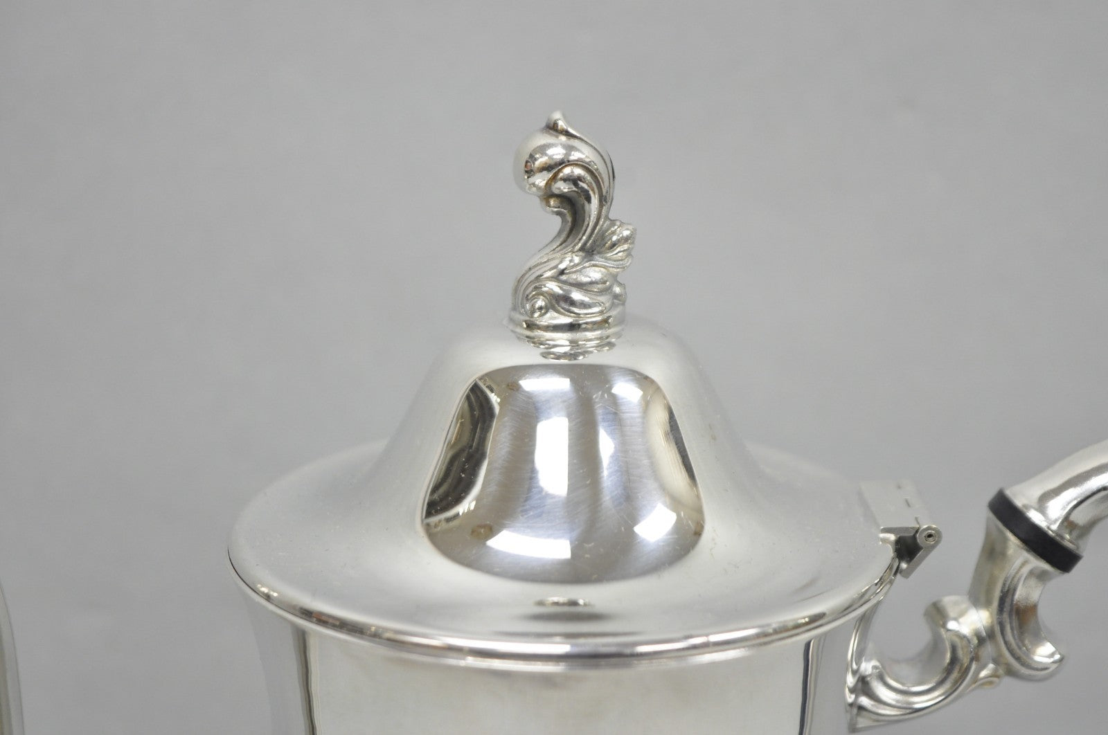 Vintage Oneida Victorian Style Silver Plated Victorian Teapot Coffee Pot